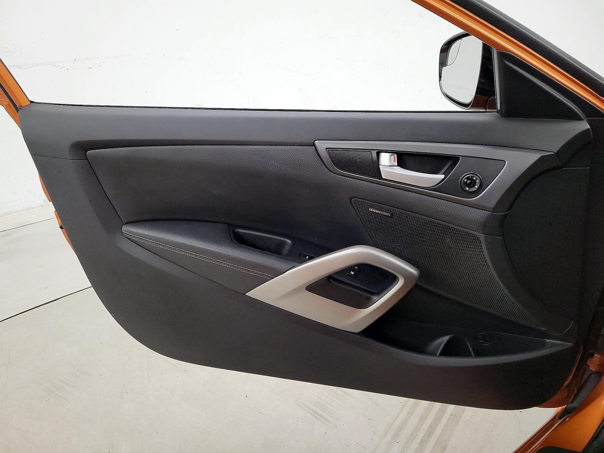 Thumbnail: 2016 Hyundai Veloster - 12
