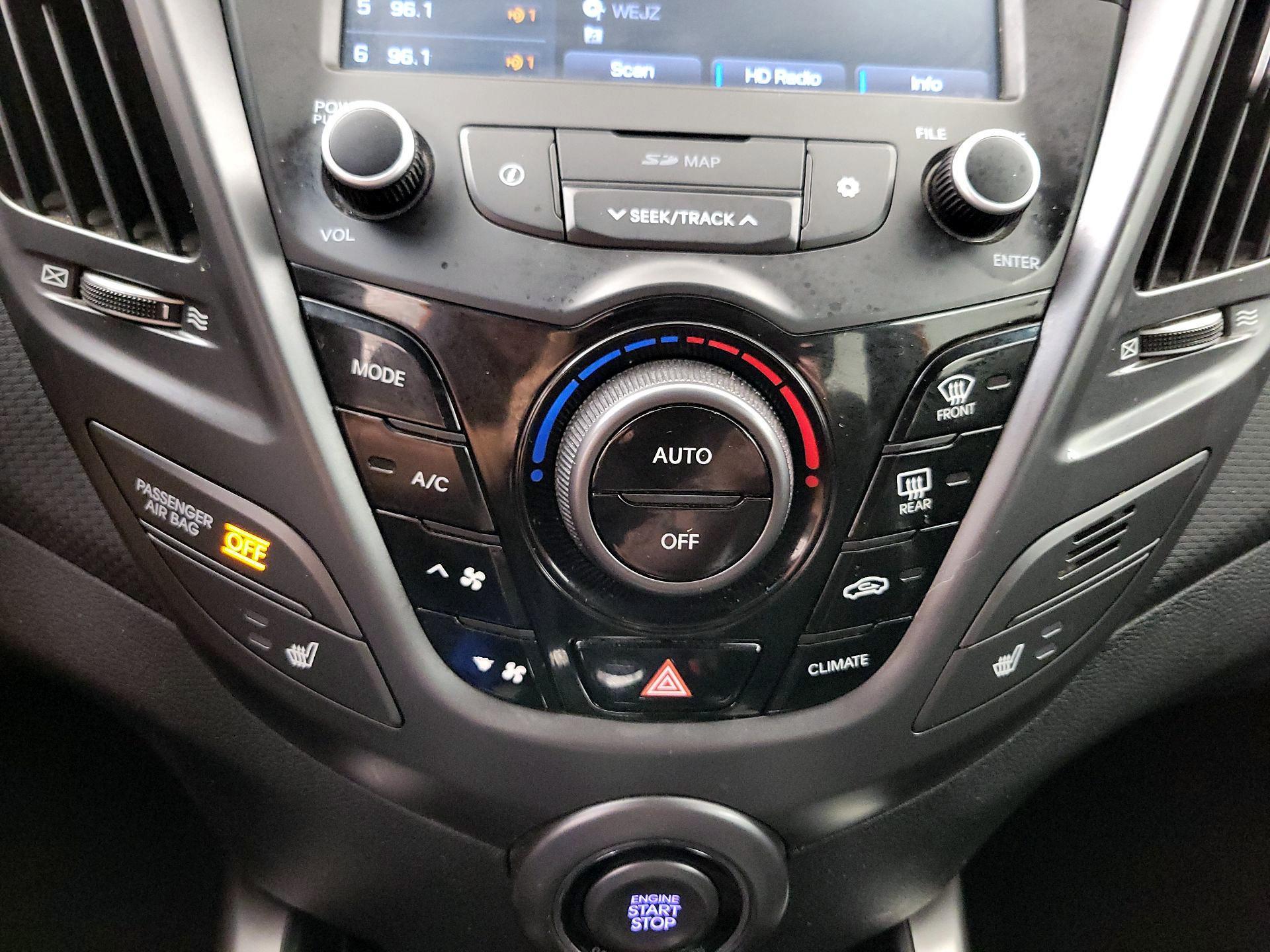 Thumbnail: 2016 Hyundai Veloster - 16