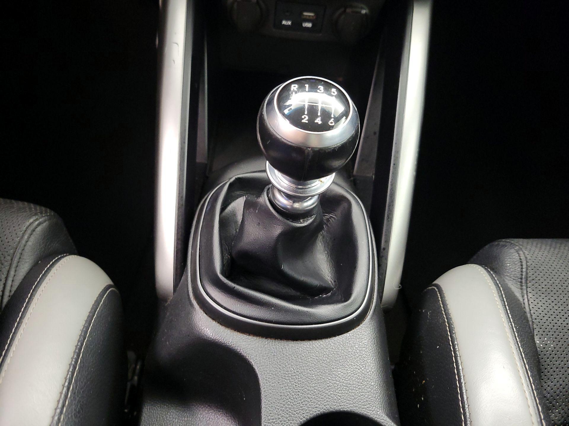 Thumbnail: 2016 Hyundai Veloster - 17