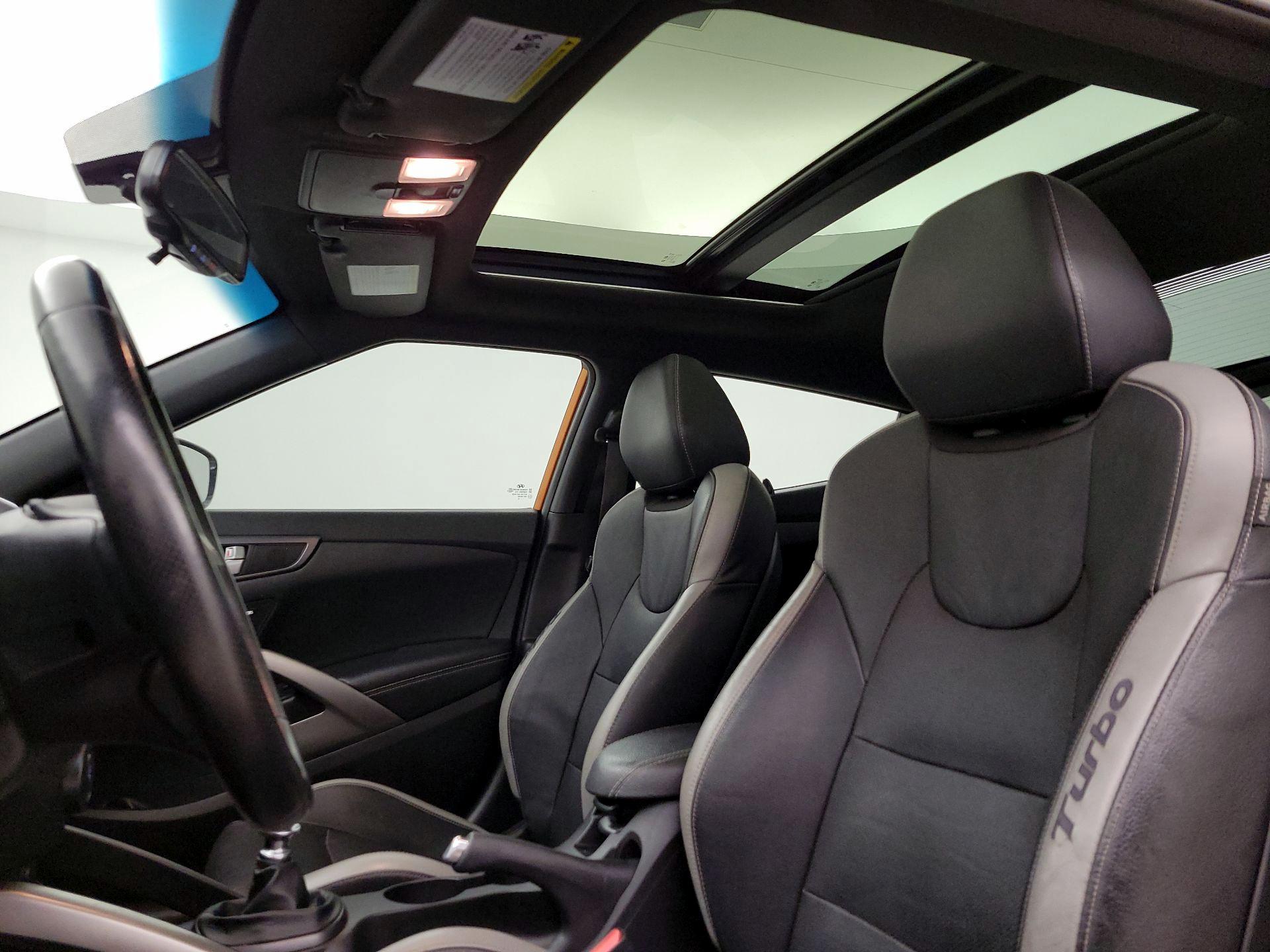 Thumbnail: 2016 Hyundai Veloster - 19