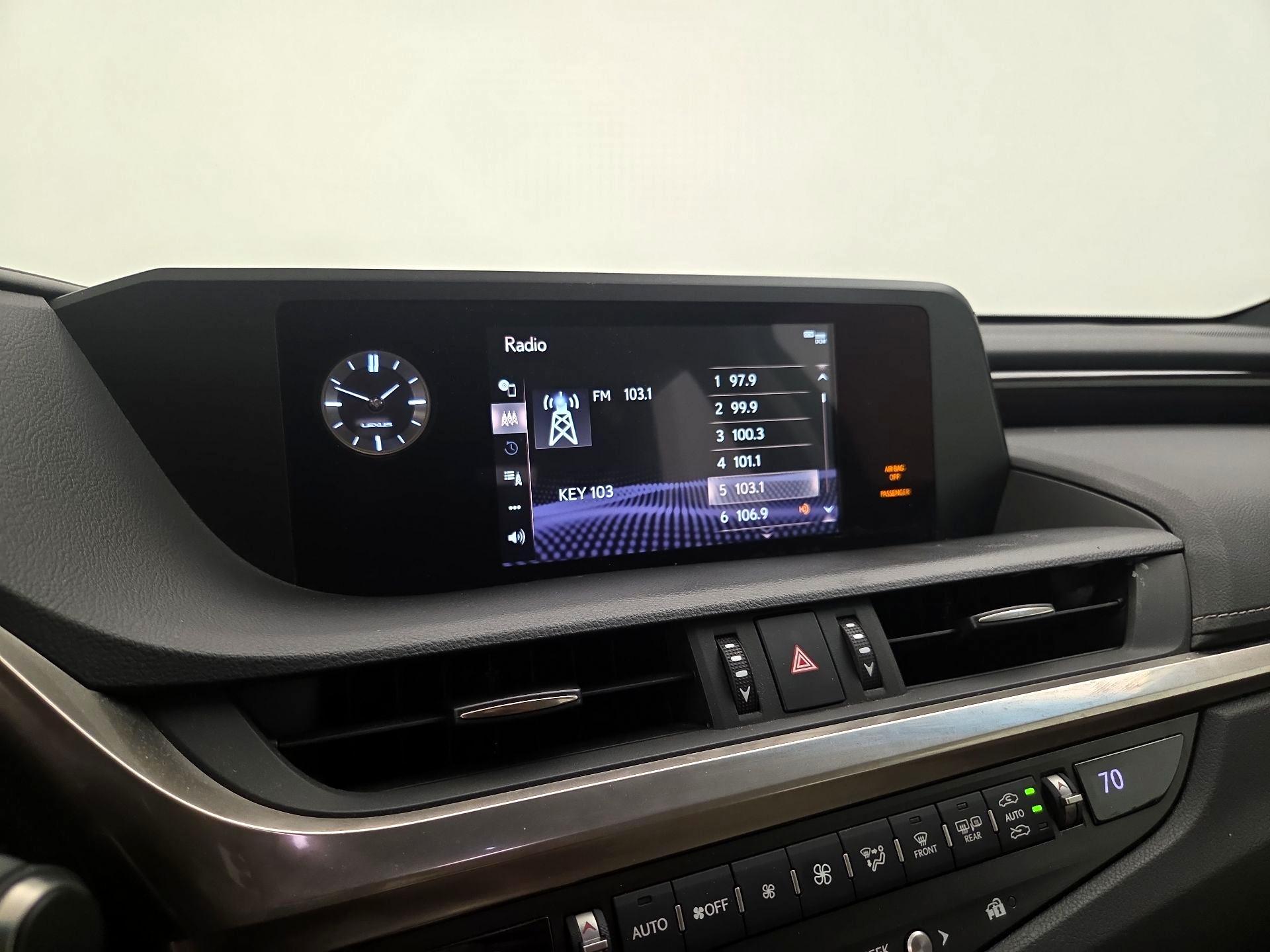 Thumbnail: 2021 Lexus ES - 15