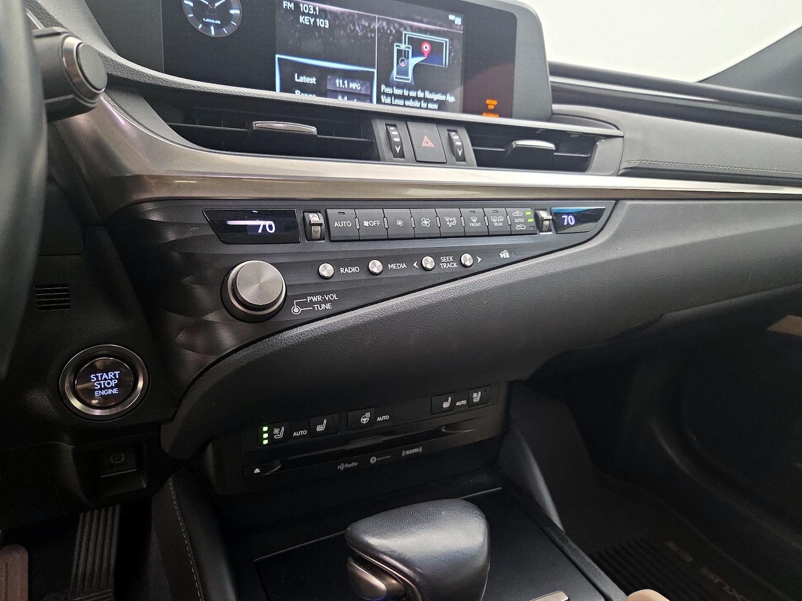 2021 Lexus ES 250 - Photo 17