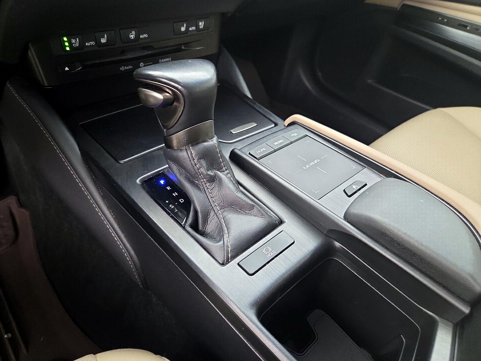 Thumbnail: 2021 Lexus ES - 17