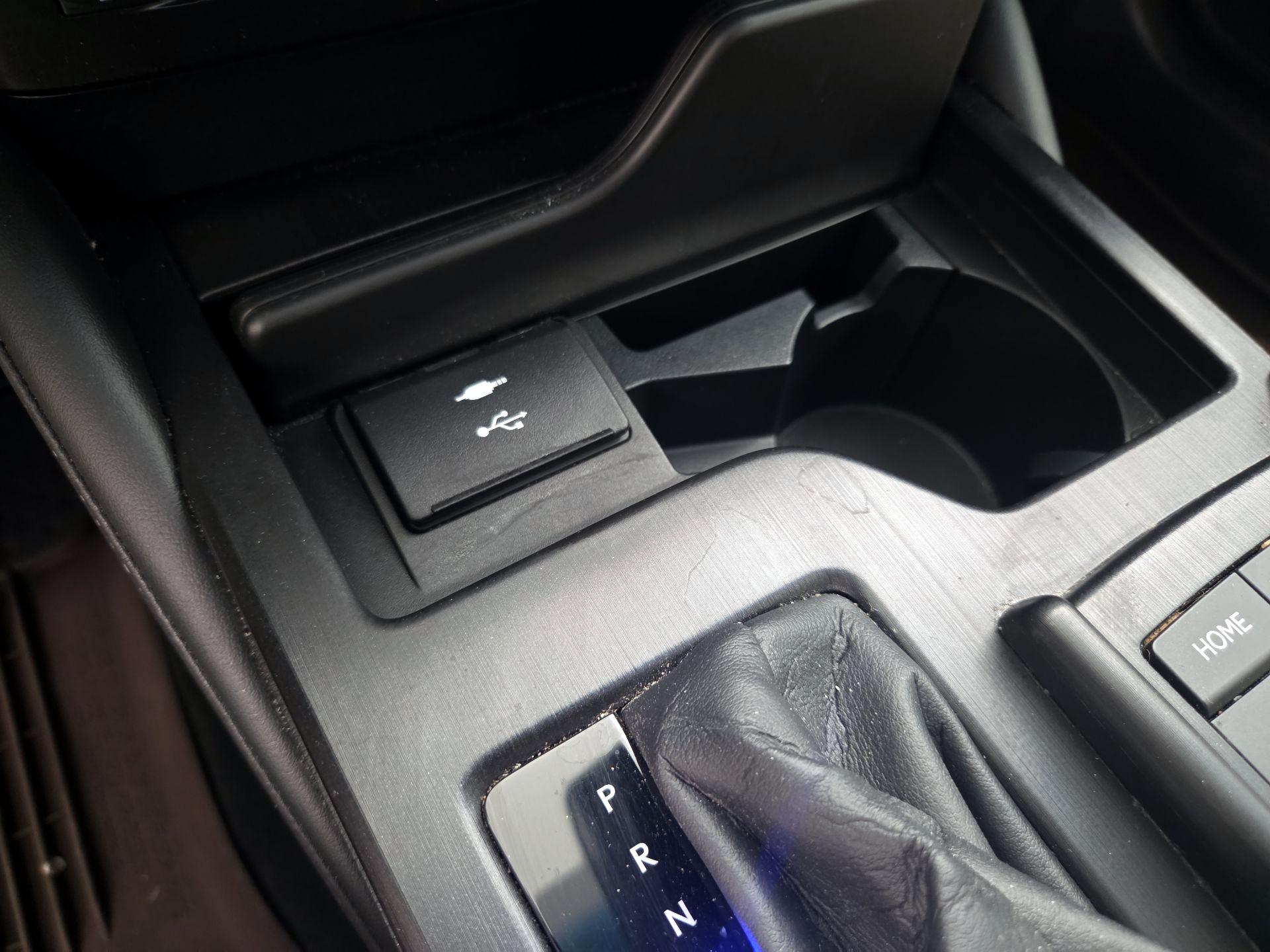 Thumbnail: 2021 Lexus ES - 18