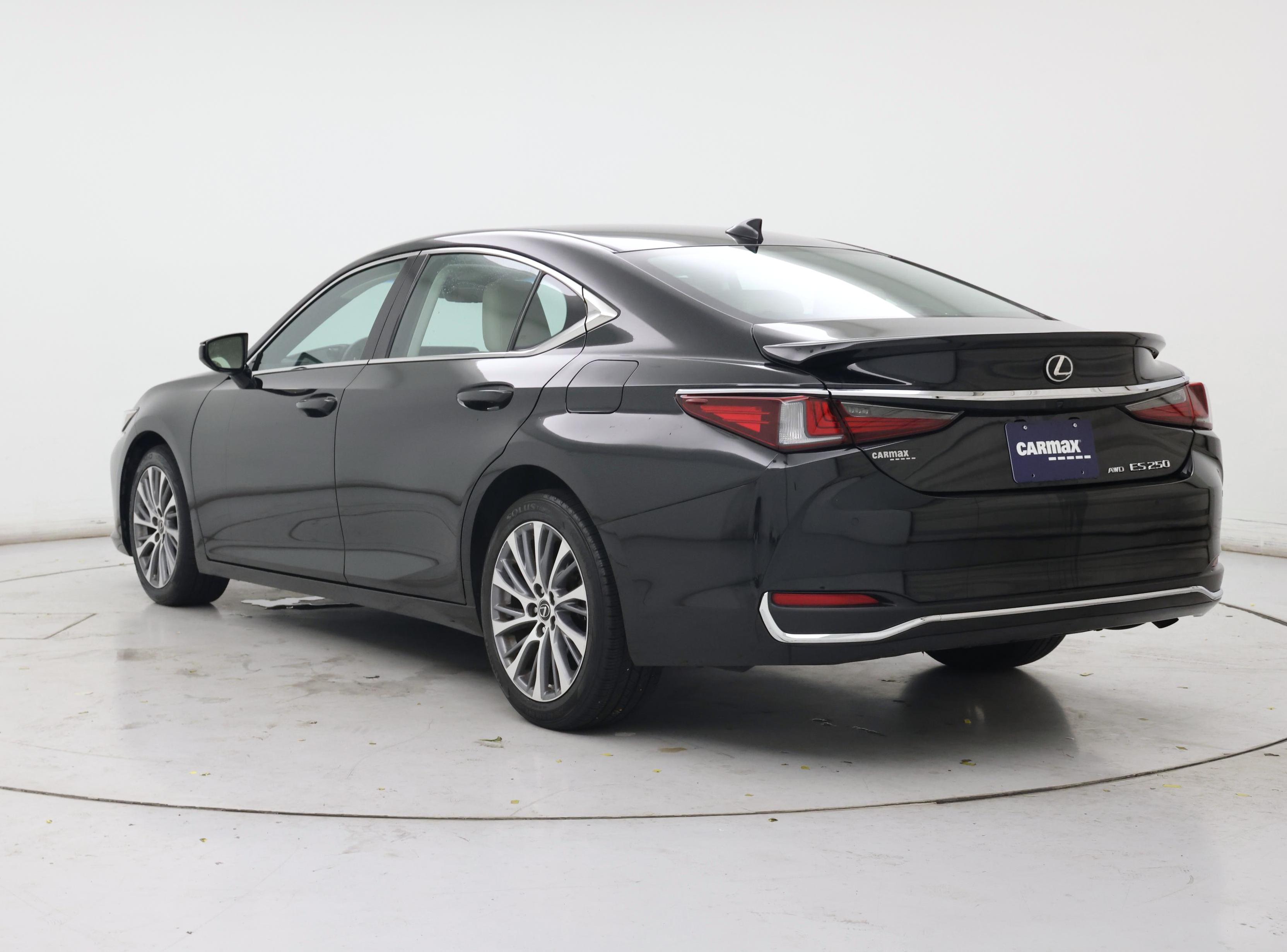 Thumbnail: 2021 Lexus ES - 2