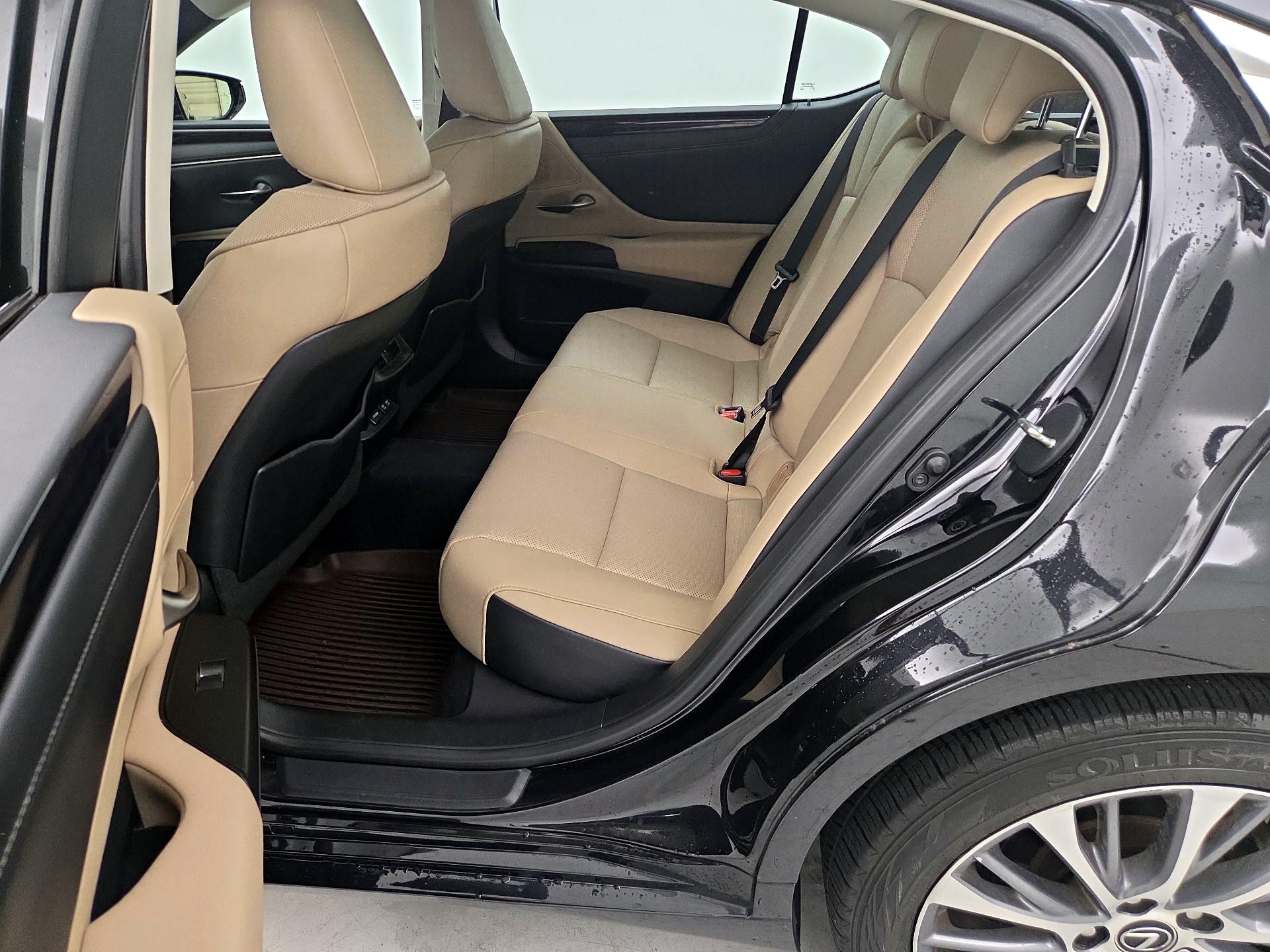 Thumbnail: 2021 Lexus ES - 20