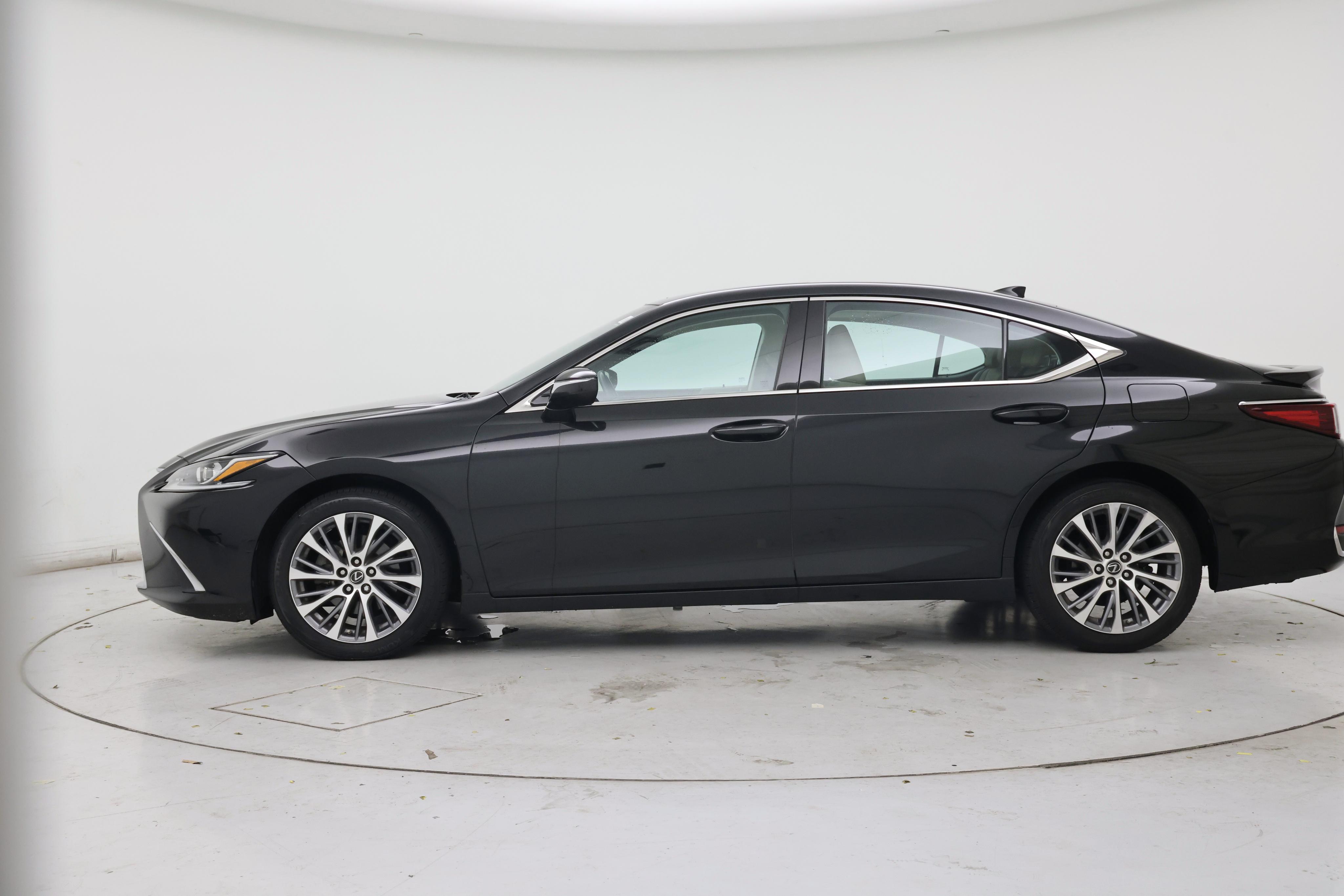 Thumbnail: 2021 Lexus ES - 3