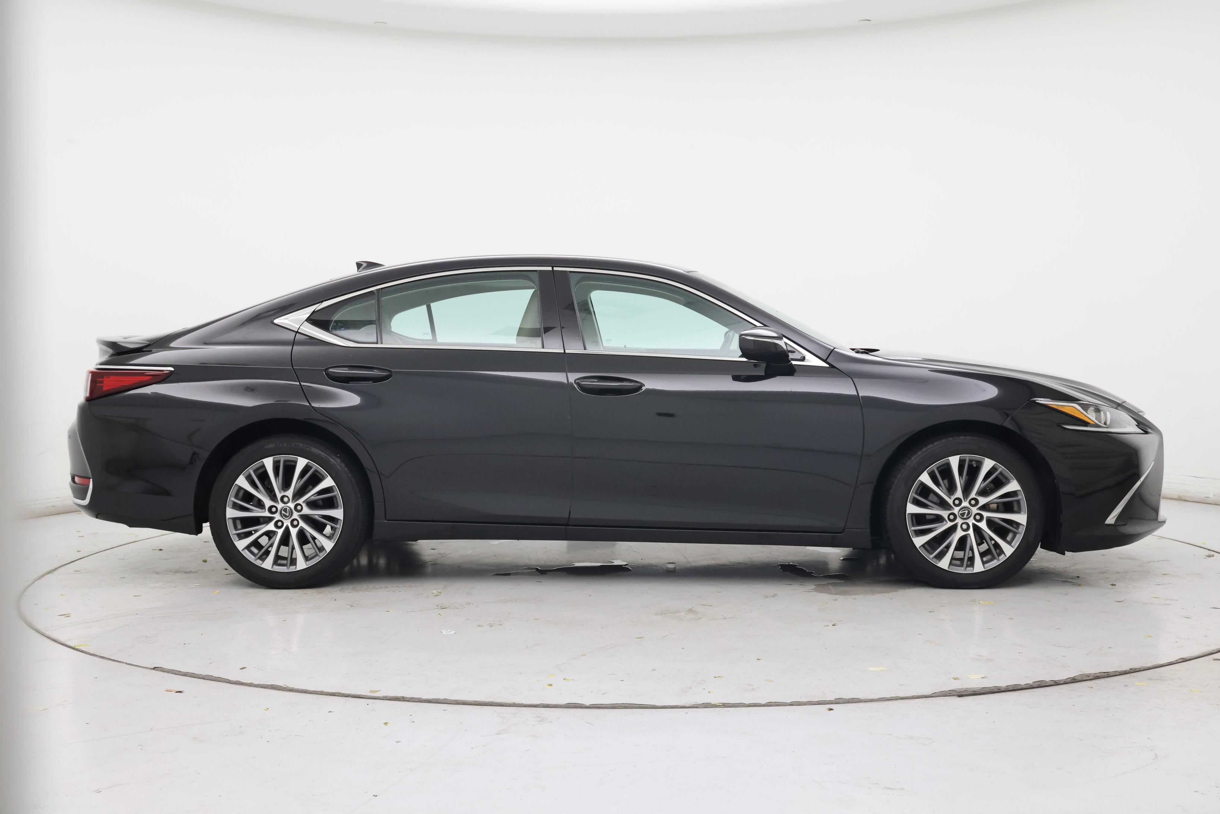 Thumbnail: 2021 Lexus ES - 7