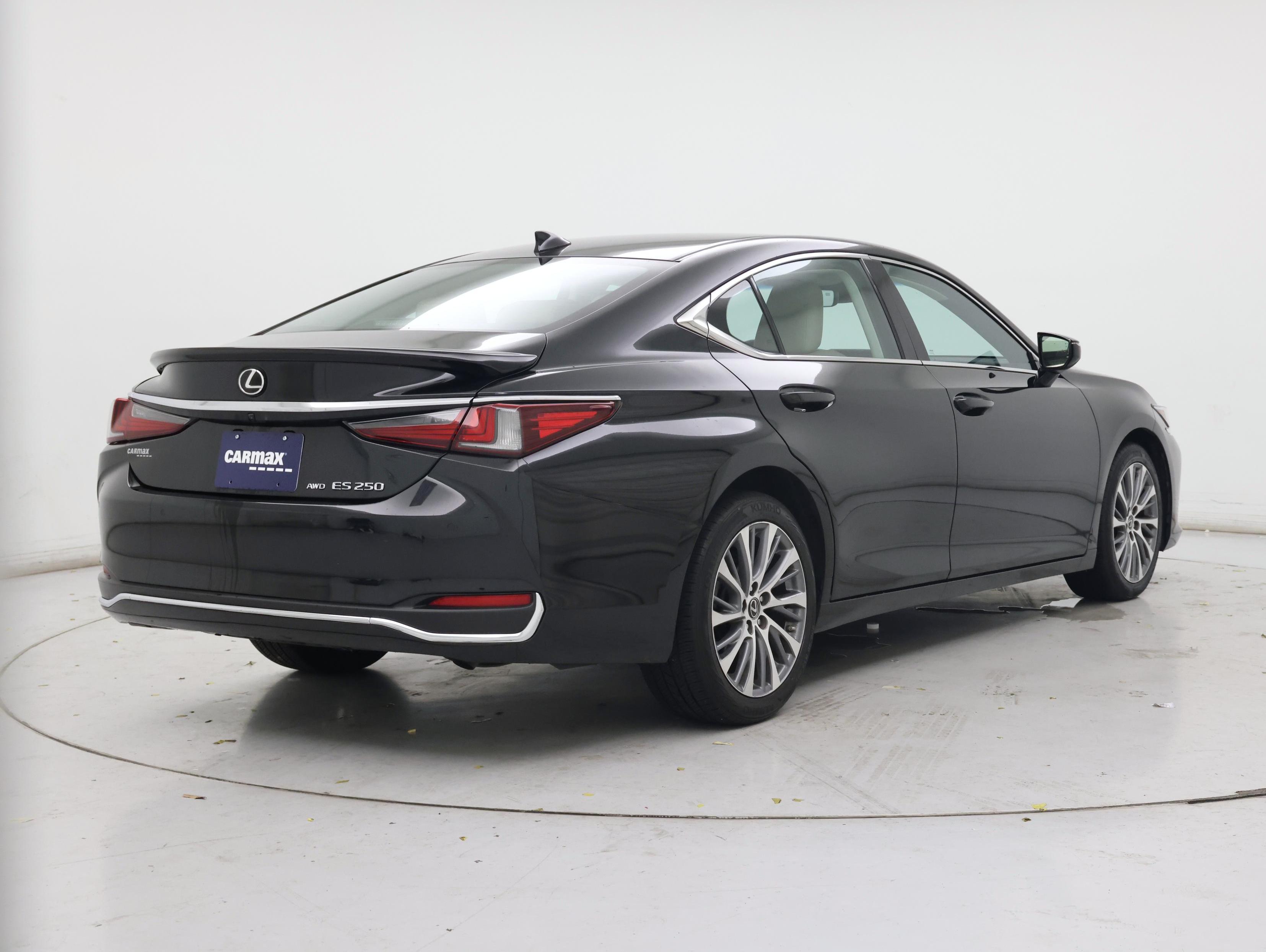 Thumbnail: 2021 Lexus ES - 8