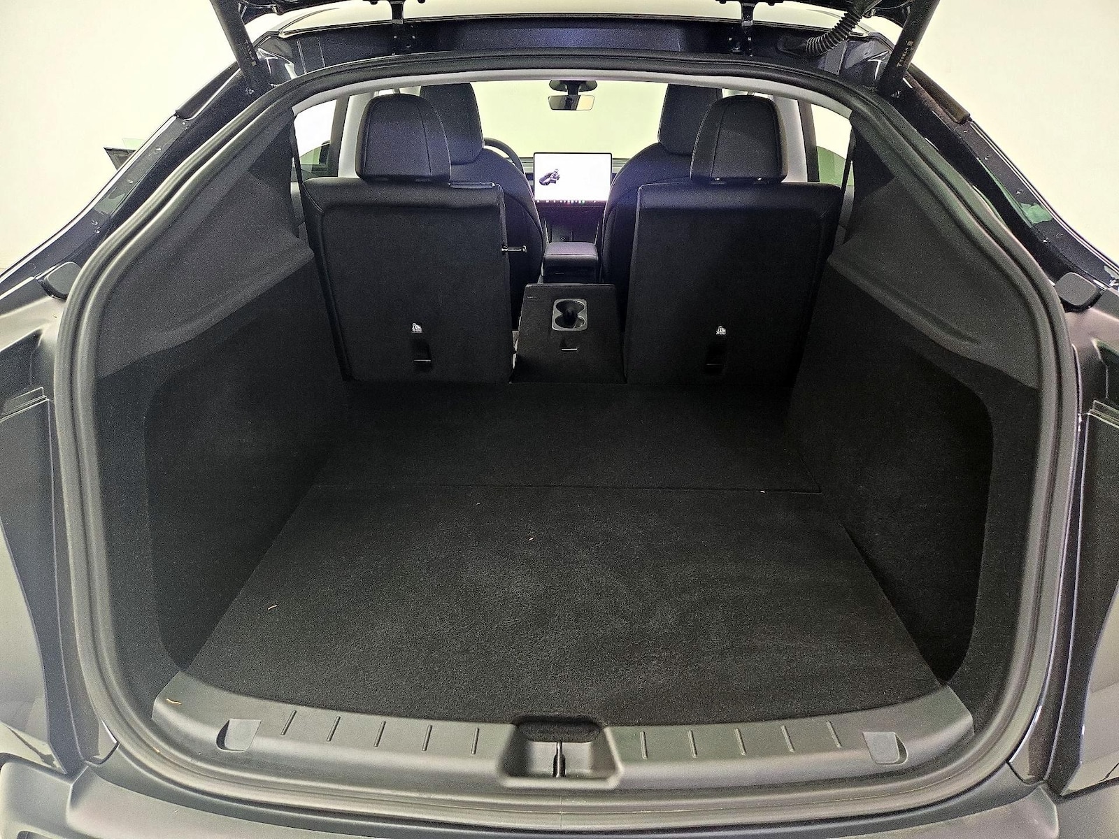2026 Tesla Model Y Standard - Photo 20
