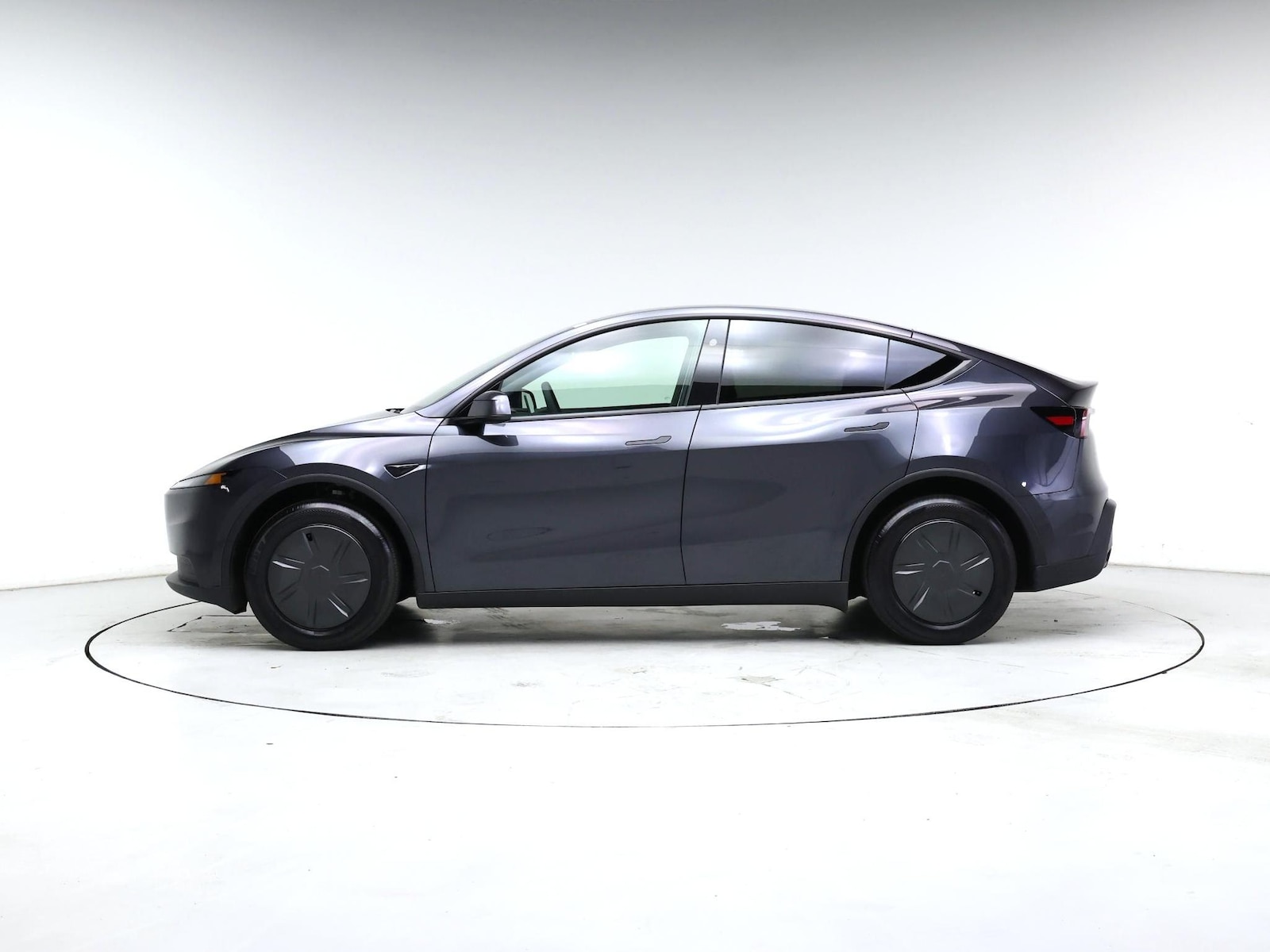 2026 Tesla Model Y Standard - Photo 4
