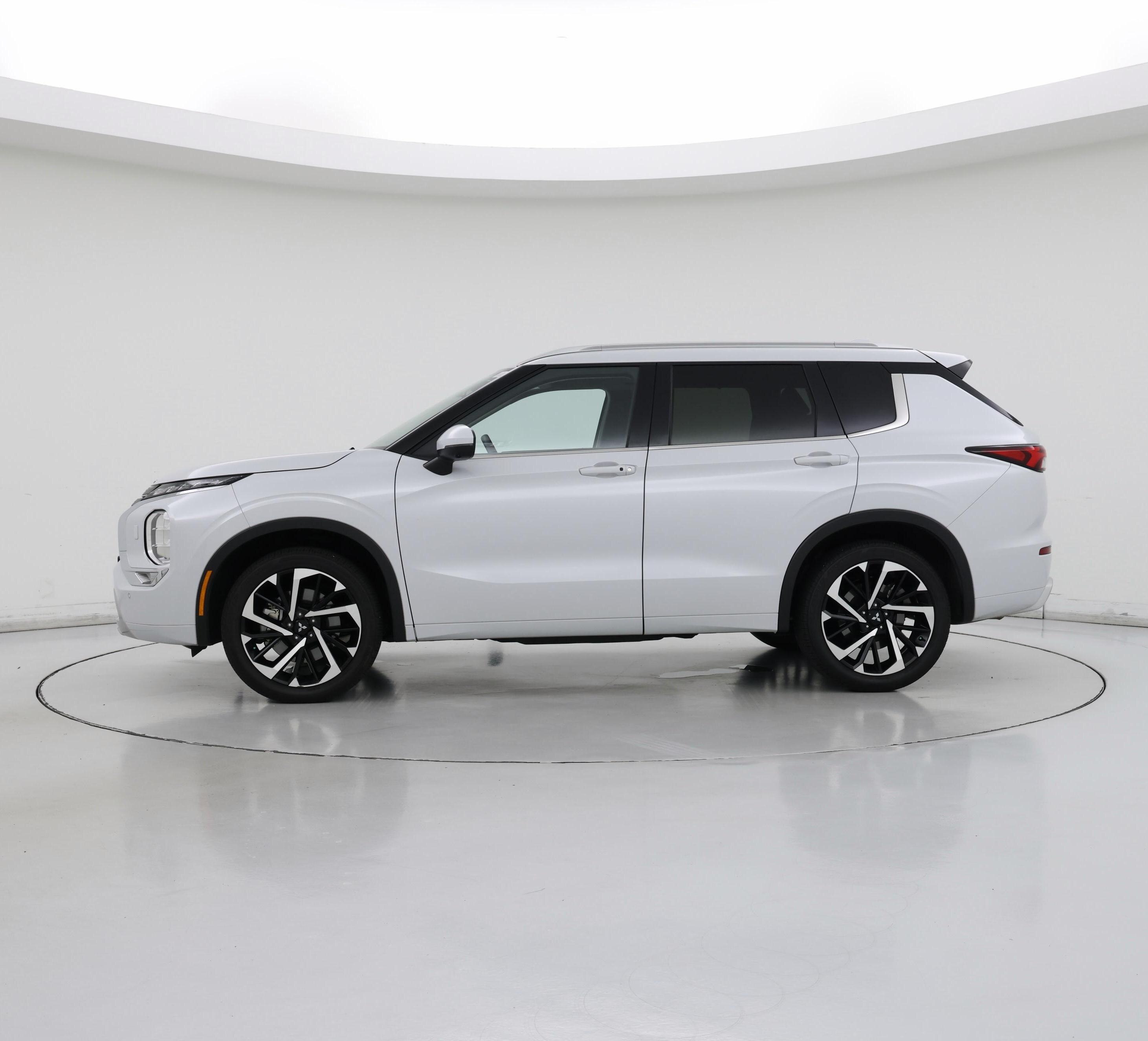 Thumbnail: 2024 Mitsubishi Outlander - 3