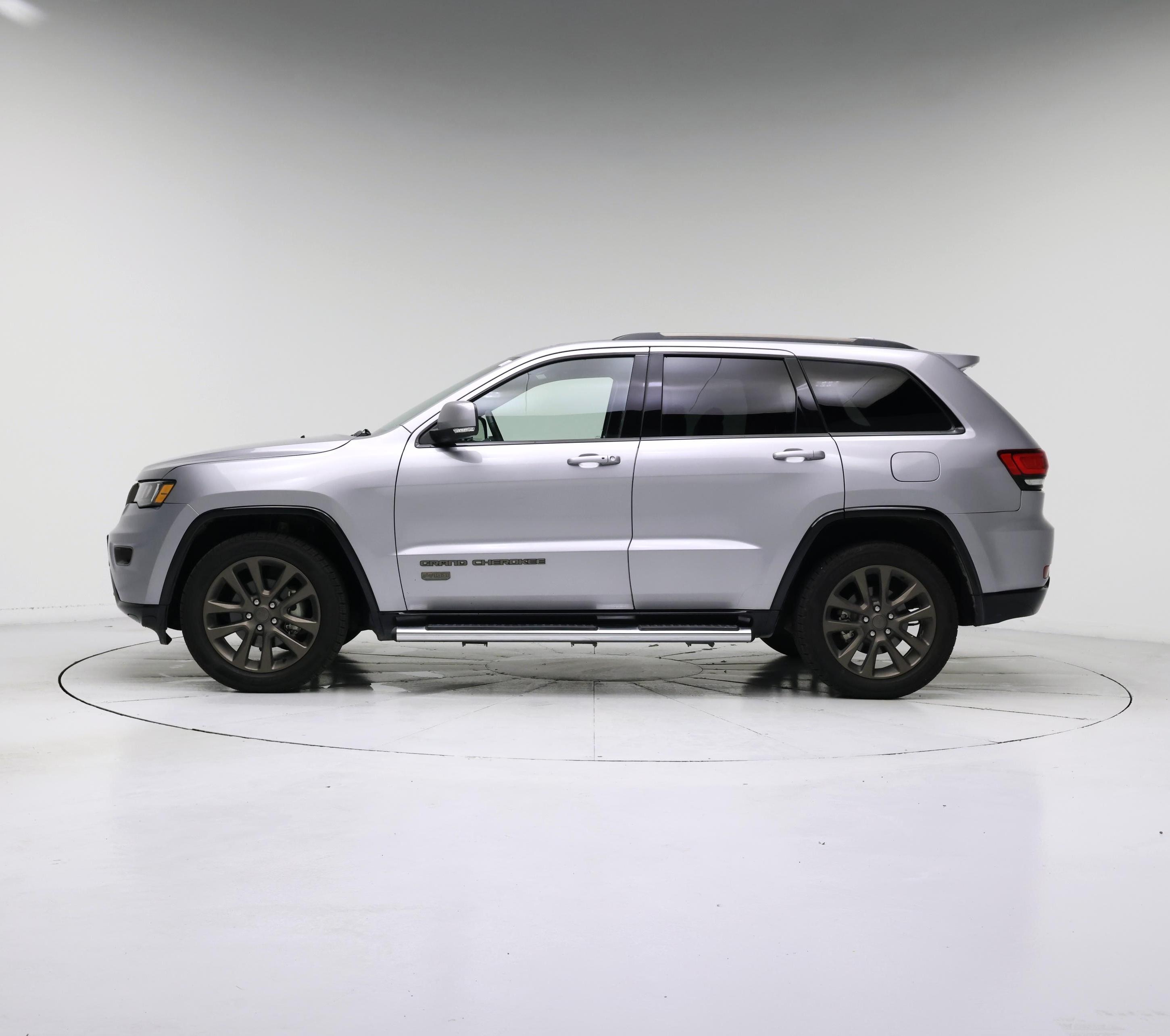 Thumbnail: 2016 Jeep Grand Cherokee - 3