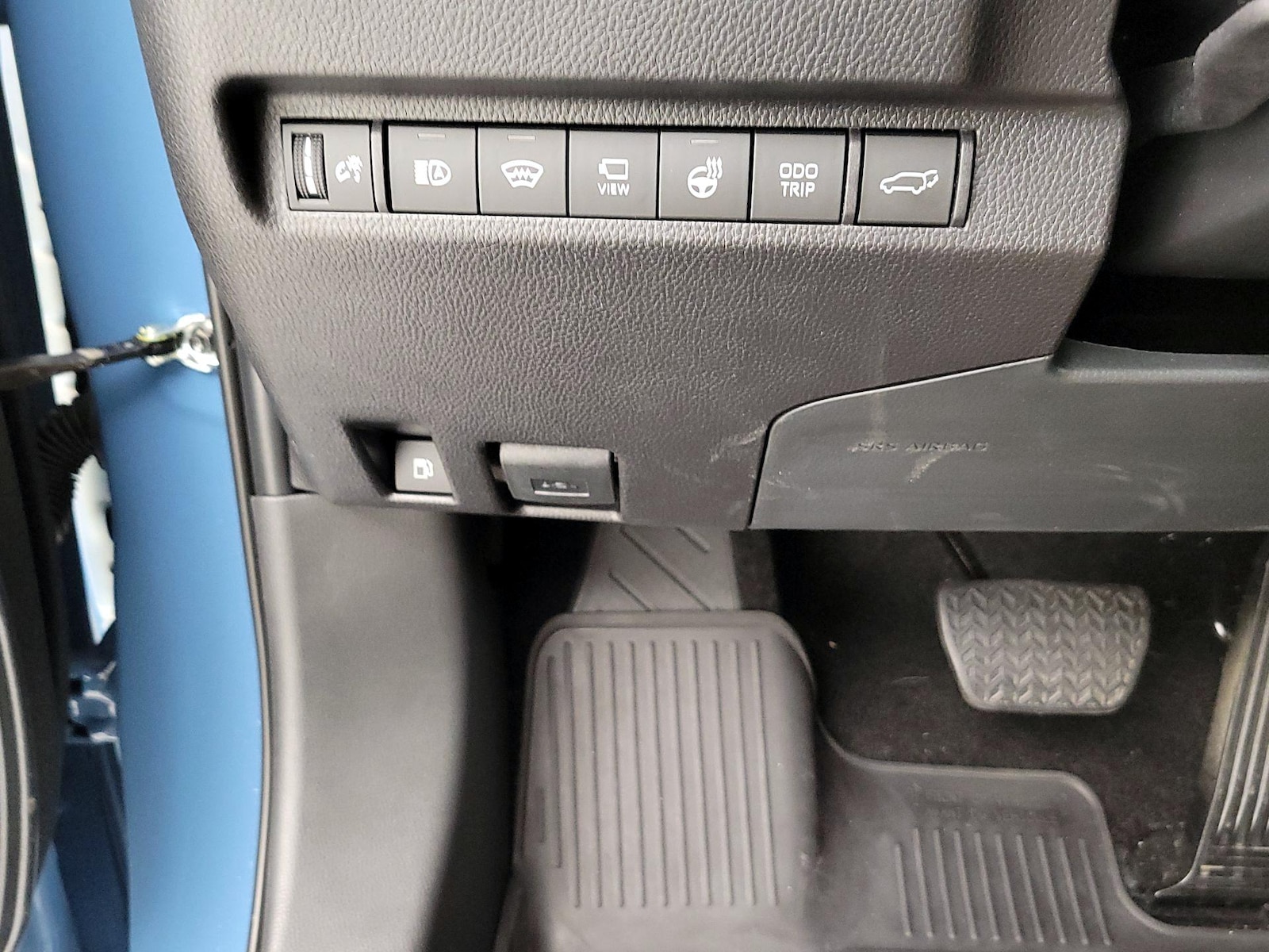 2025 Toyota RAV4 XSE - Photo 14