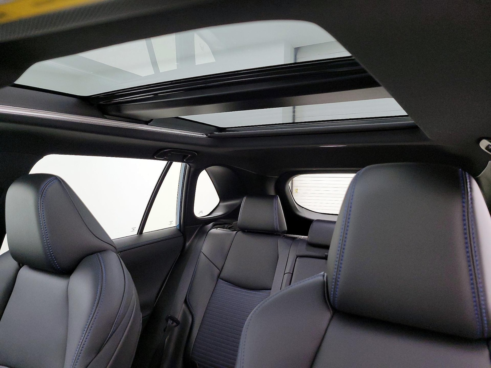 2025 Toyota RAV4 XSE - Photo 20
