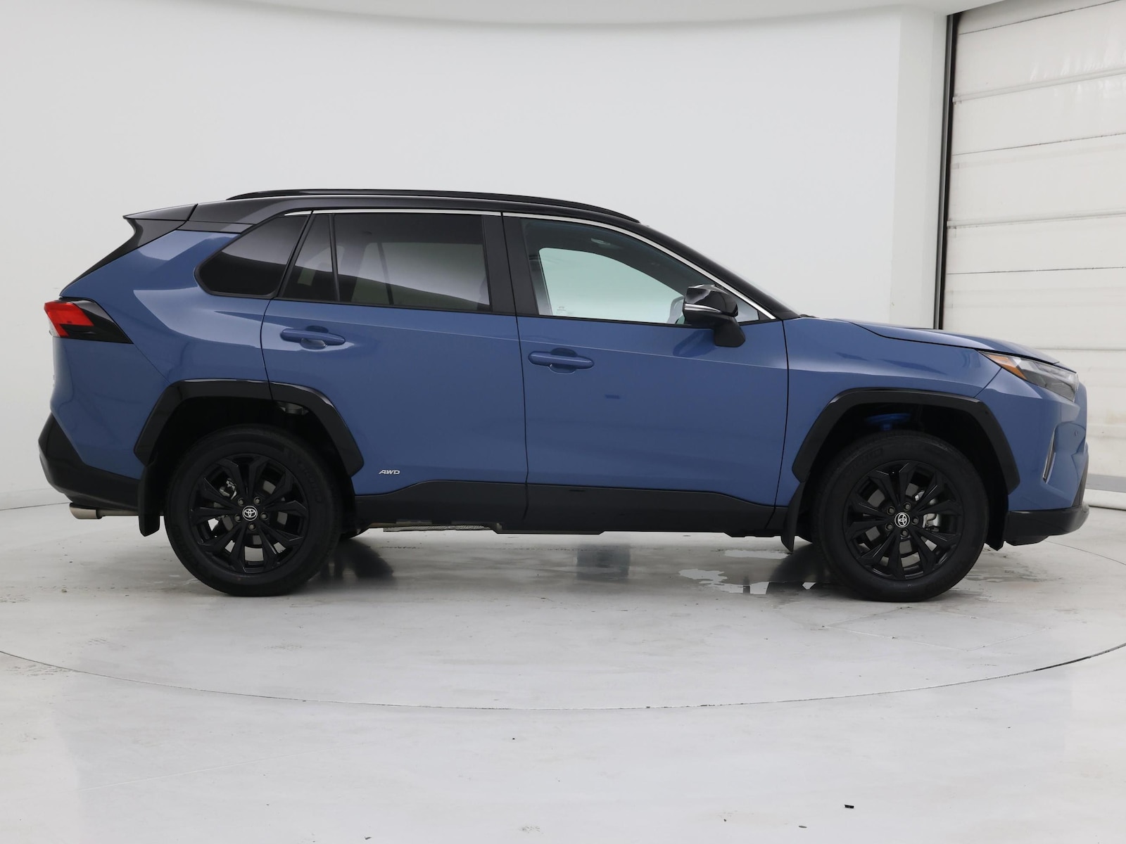 2025 Toyota RAV4 XSE - Photo 8