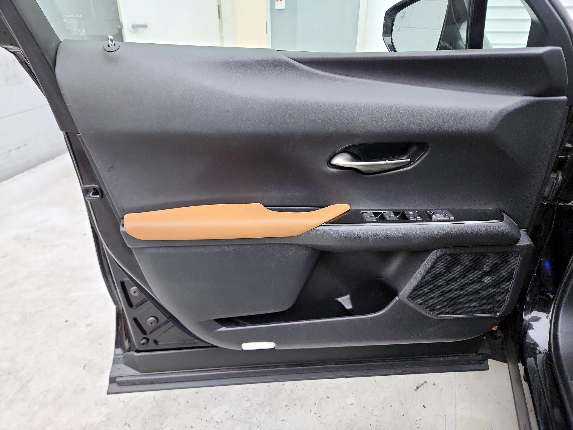 Thumbnail: 2021 Lexus UX - 12