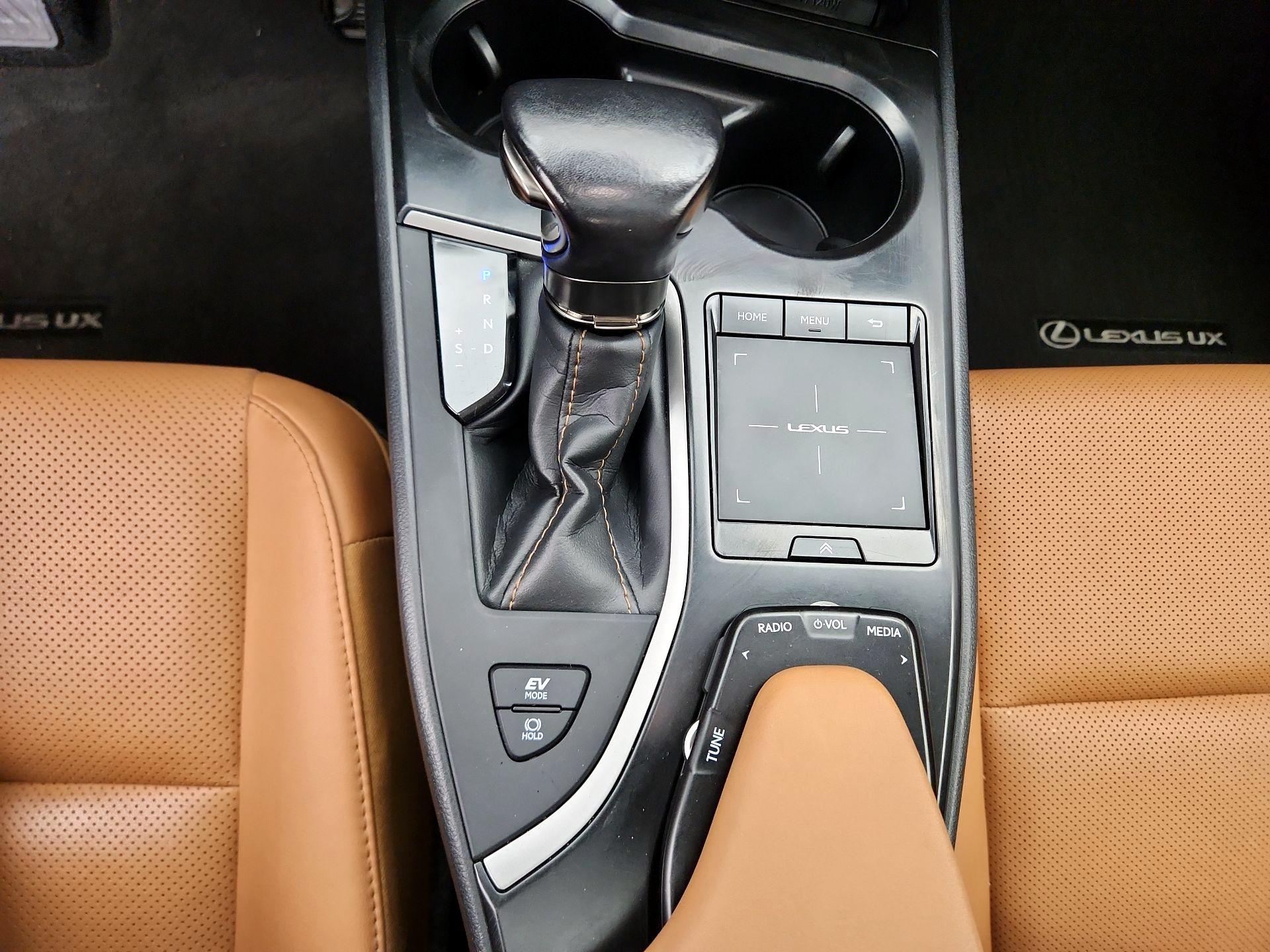 Thumbnail: 2021 Lexus UX - 17