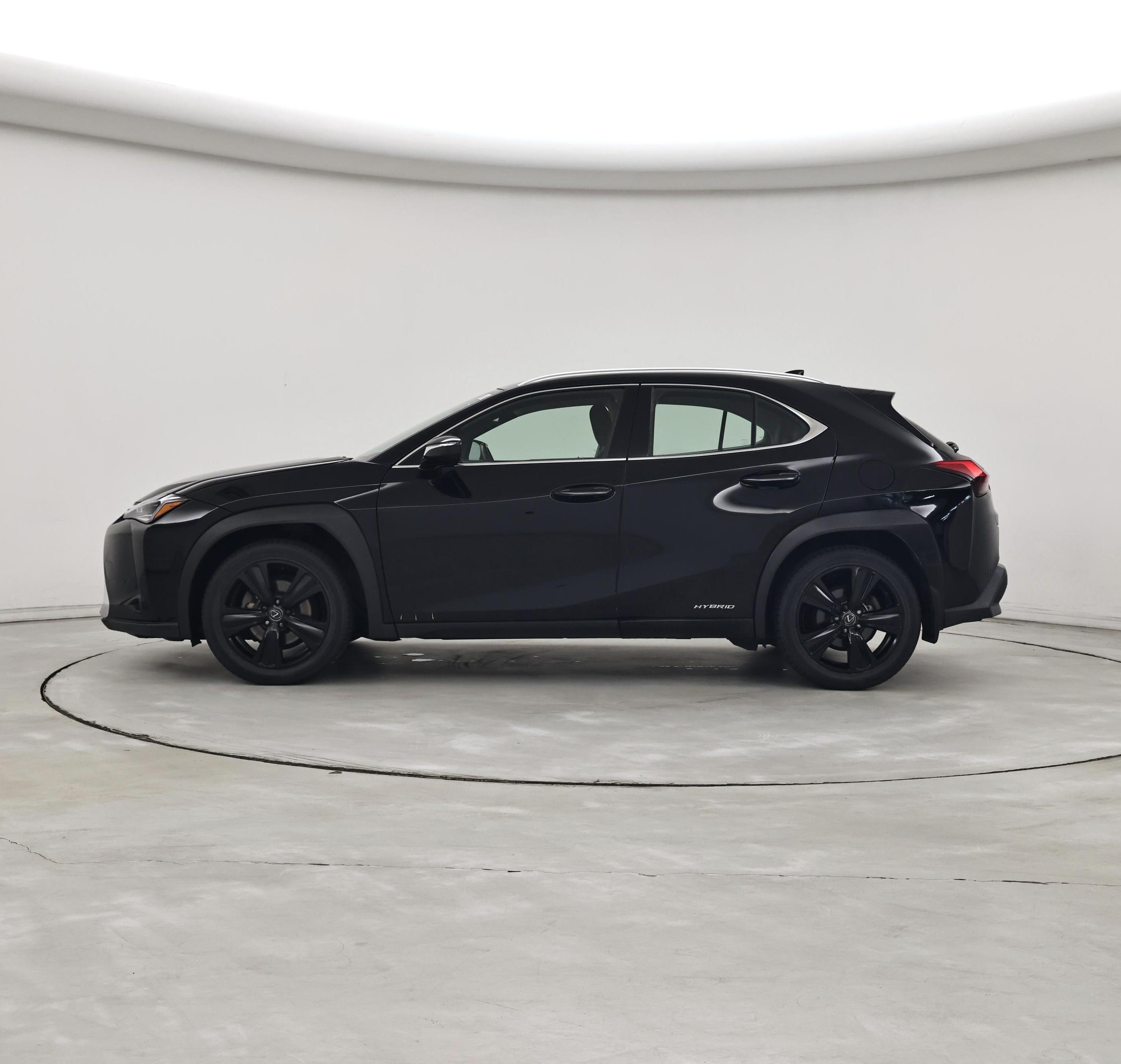Thumbnail: 2021 Lexus UX - 3