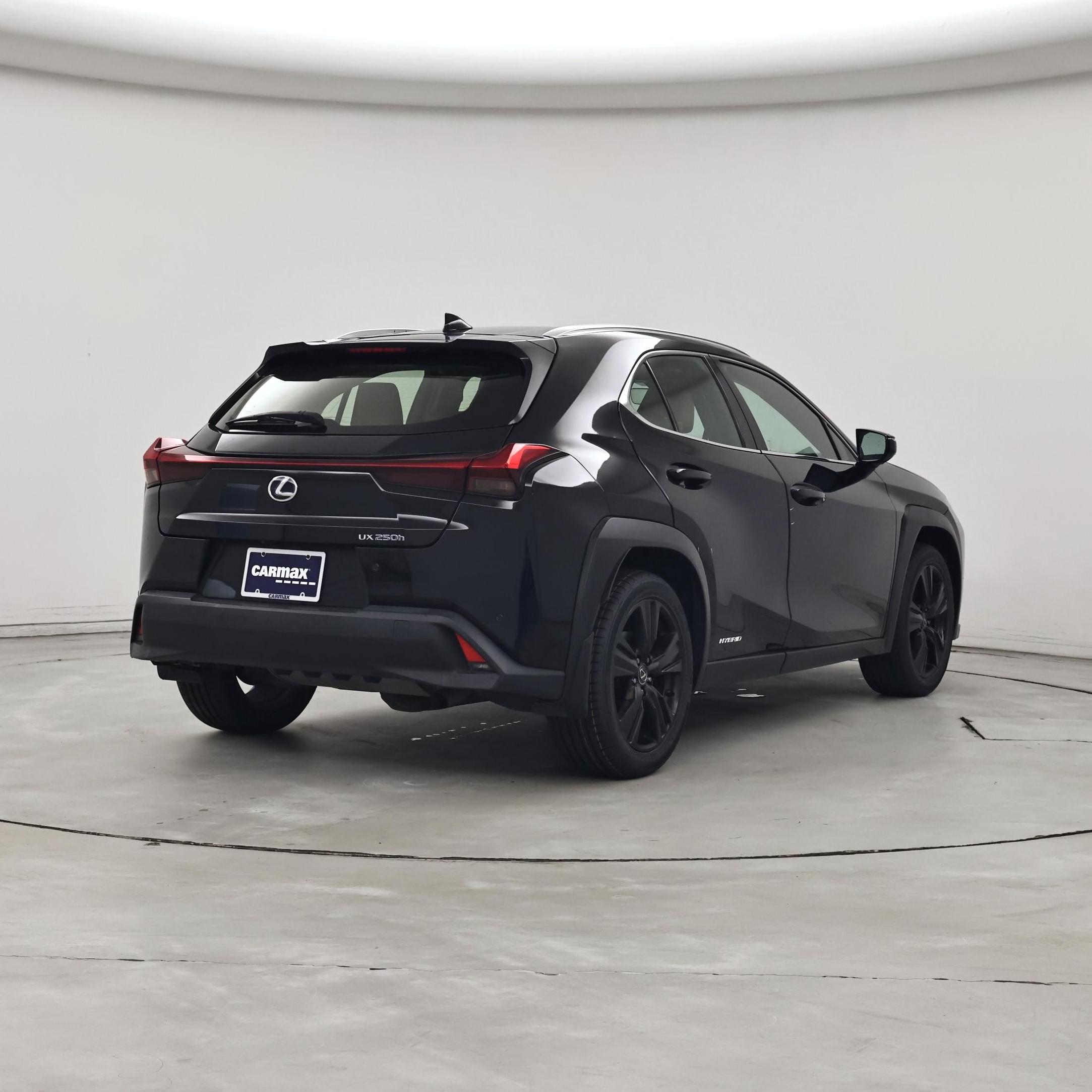 Thumbnail: 2021 Lexus UX - 8