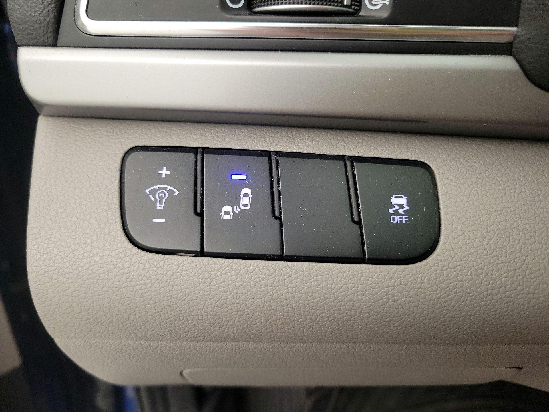 Thumbnail: 2018 Hyundai Elantra - 13