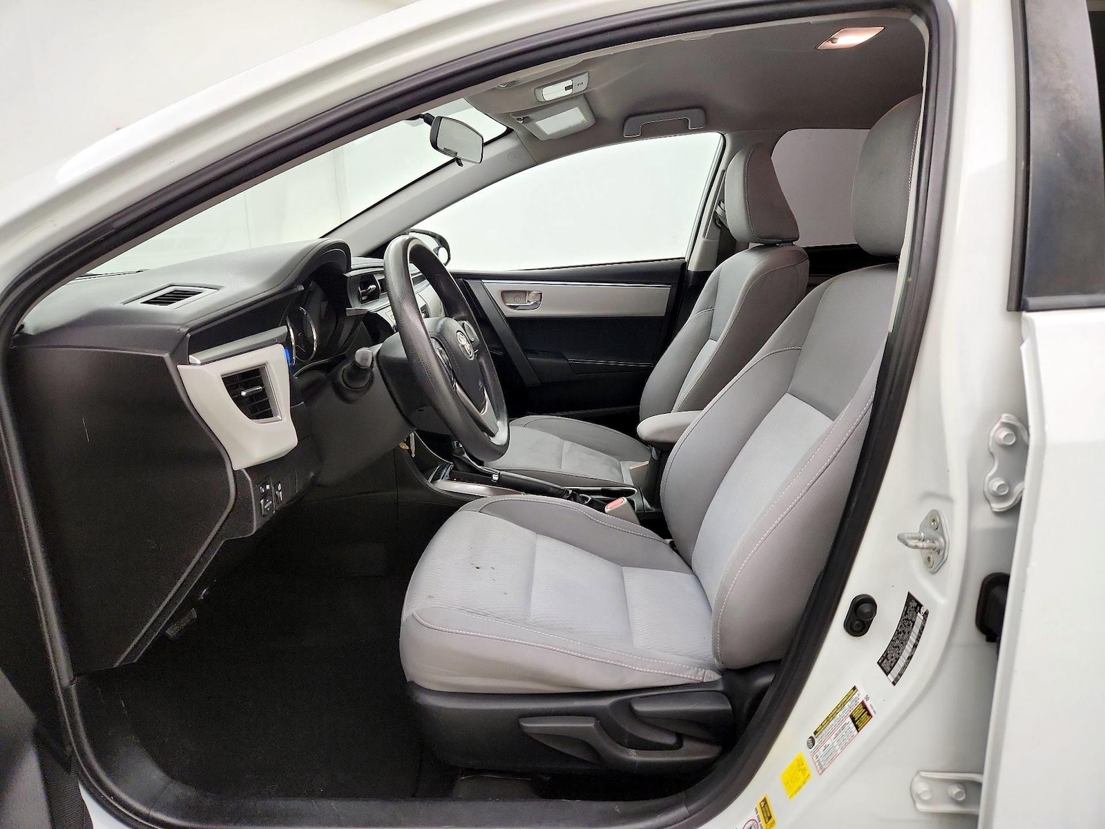 2016 Toyota Corolla LE - Photo 12