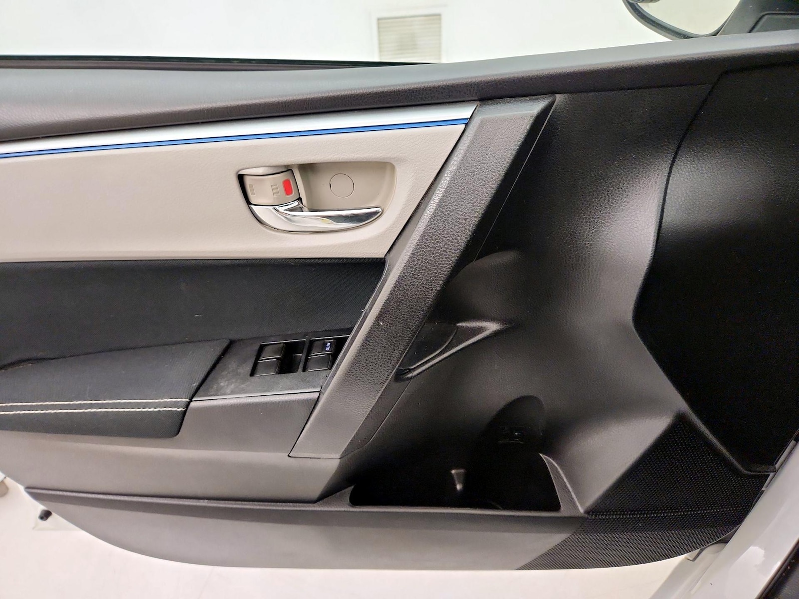 2016 Toyota Corolla LE - Photo 13