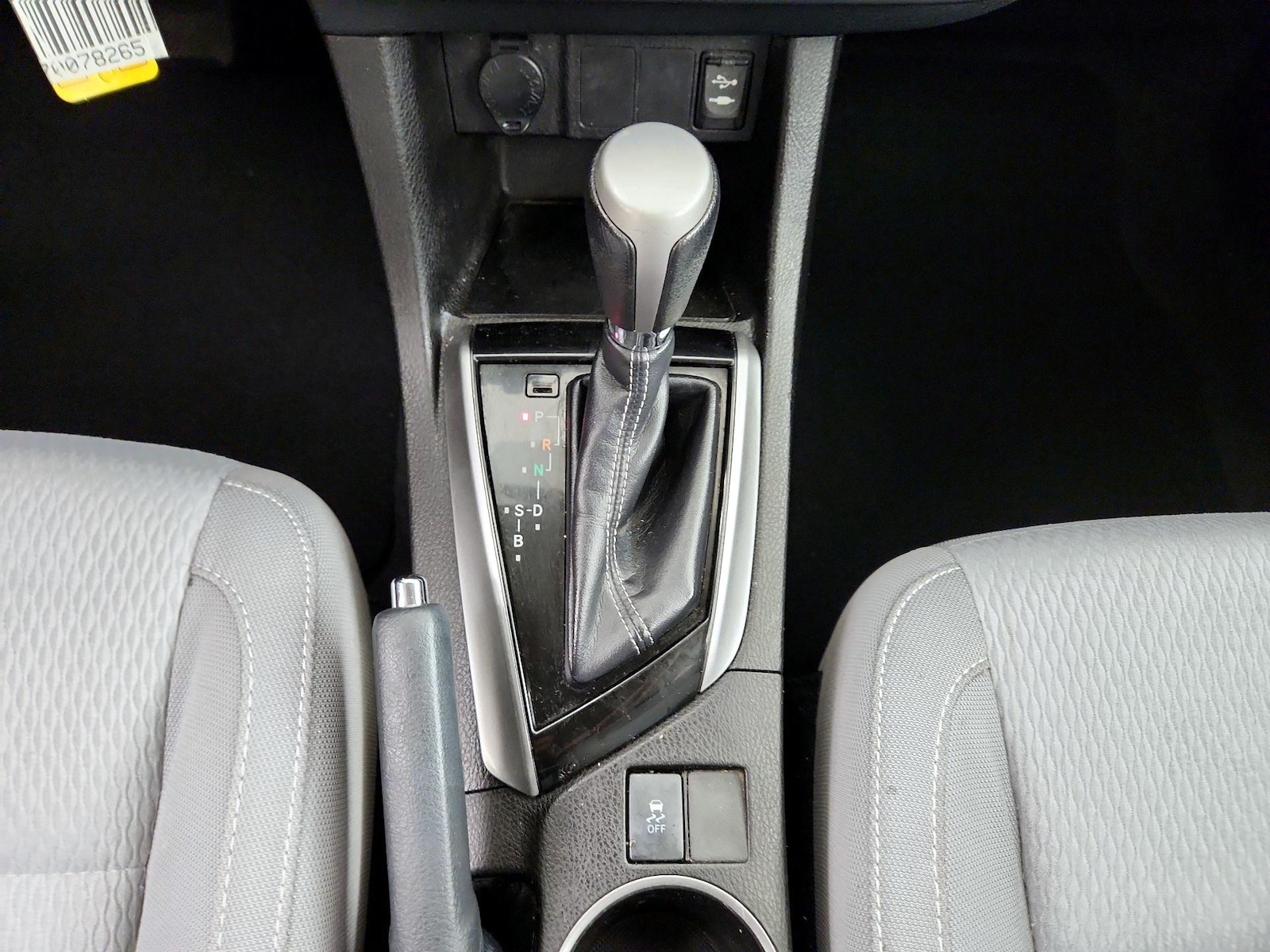 2016 Toyota Corolla LE - Photo 18