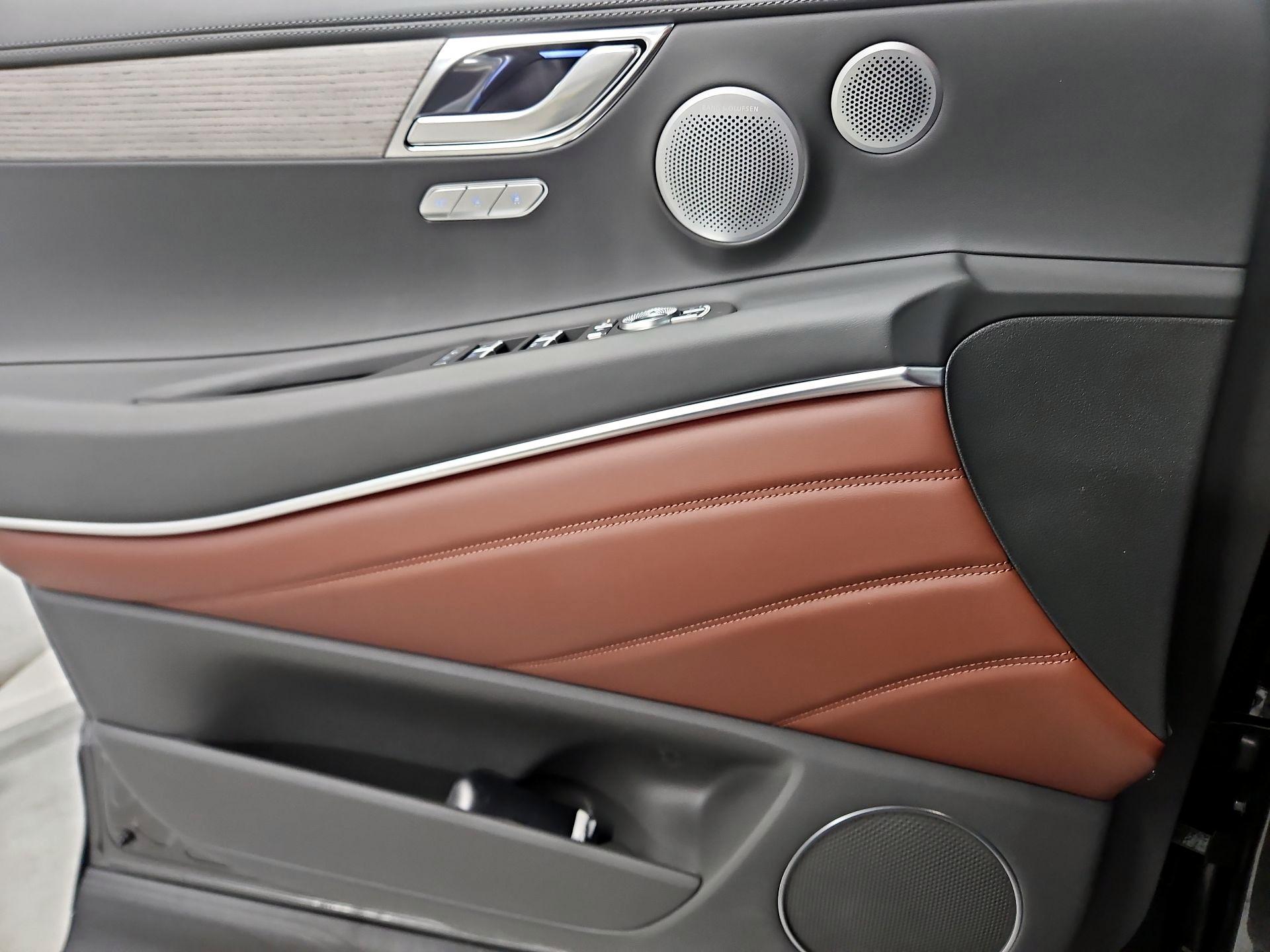 Thumbnail: 2026 Genesis GV80 - 12