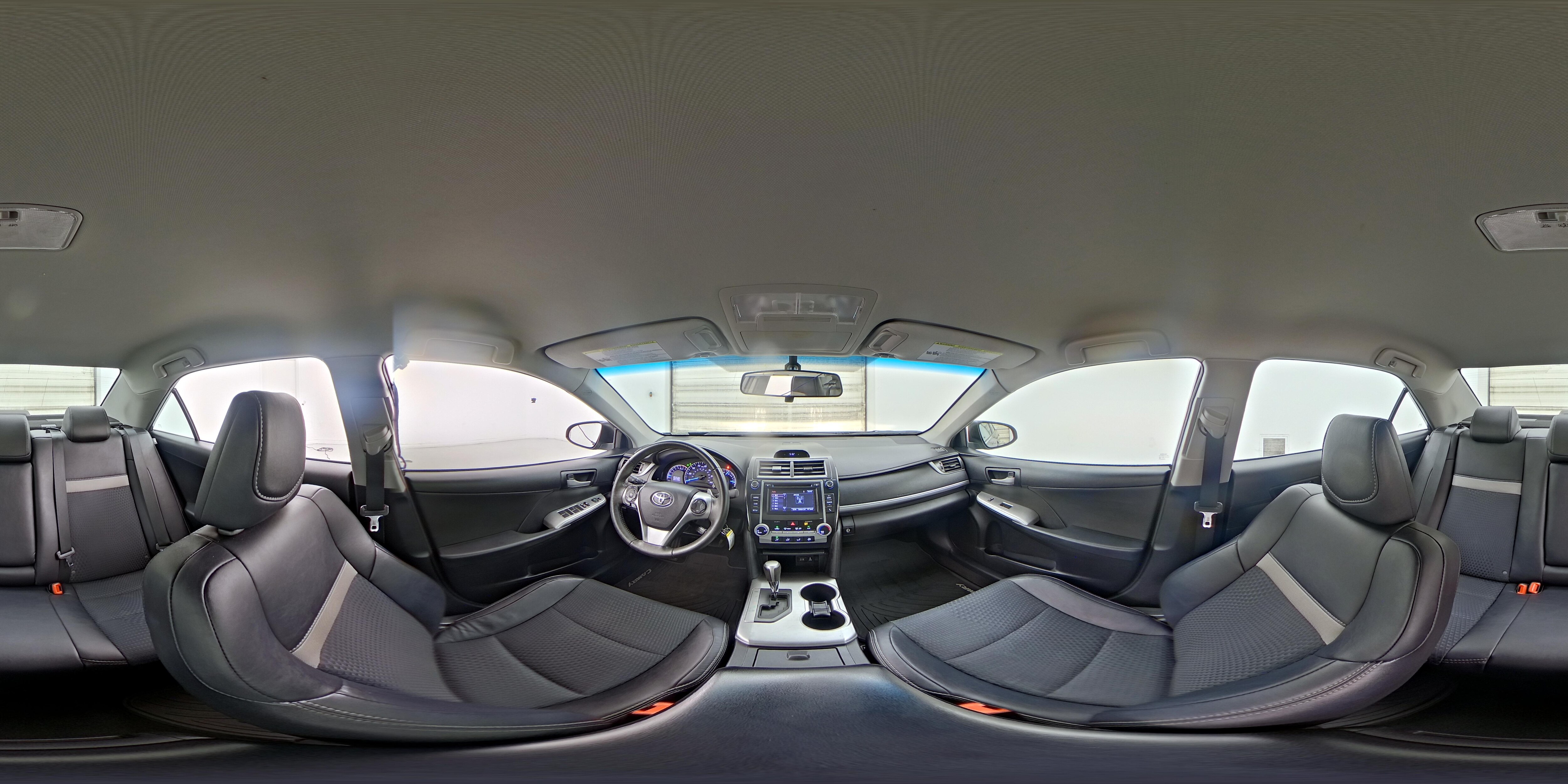 2014 Toyota Camry SE - Photo 24