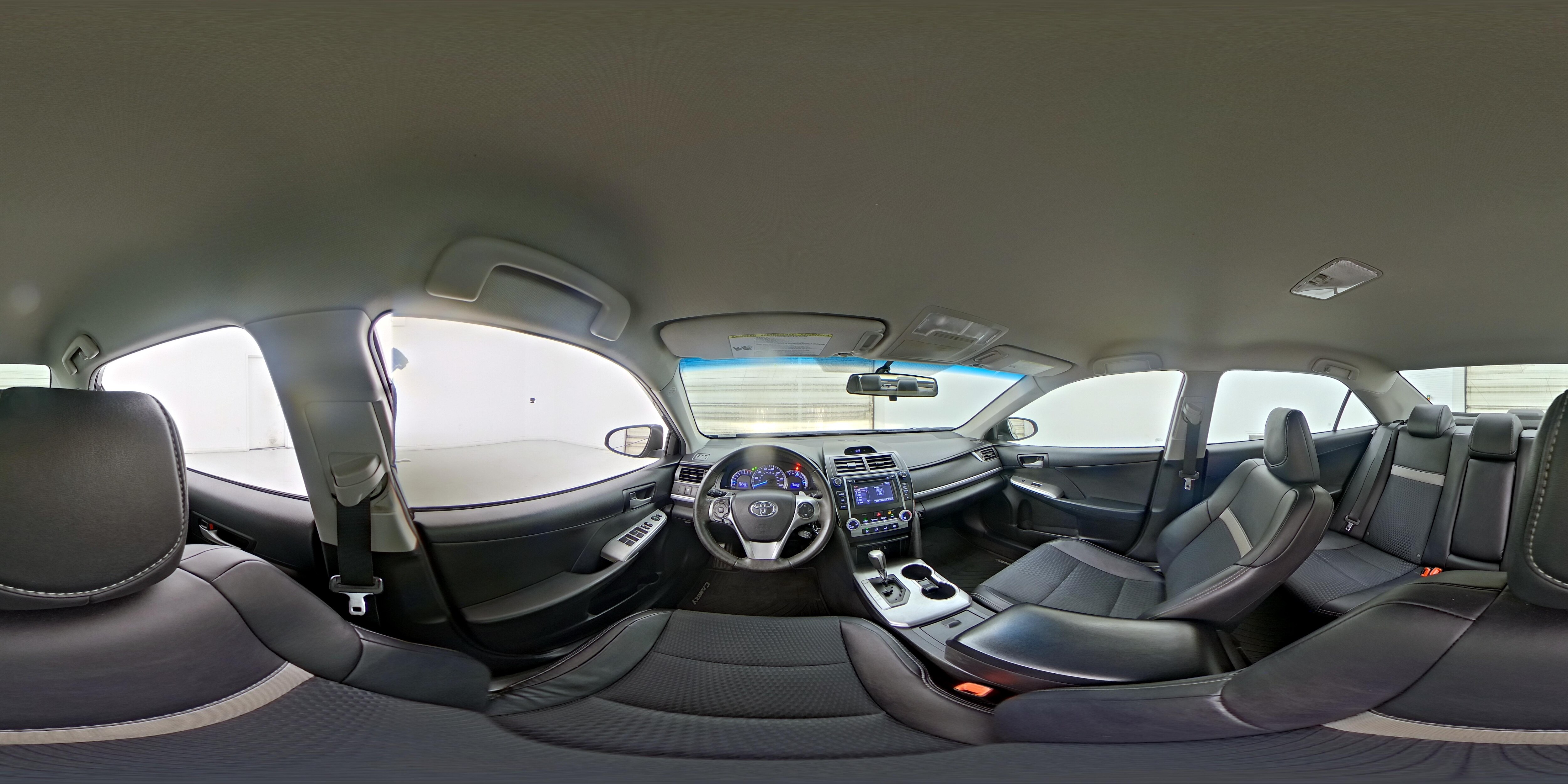 2014 Toyota Camry SE - Photo 26