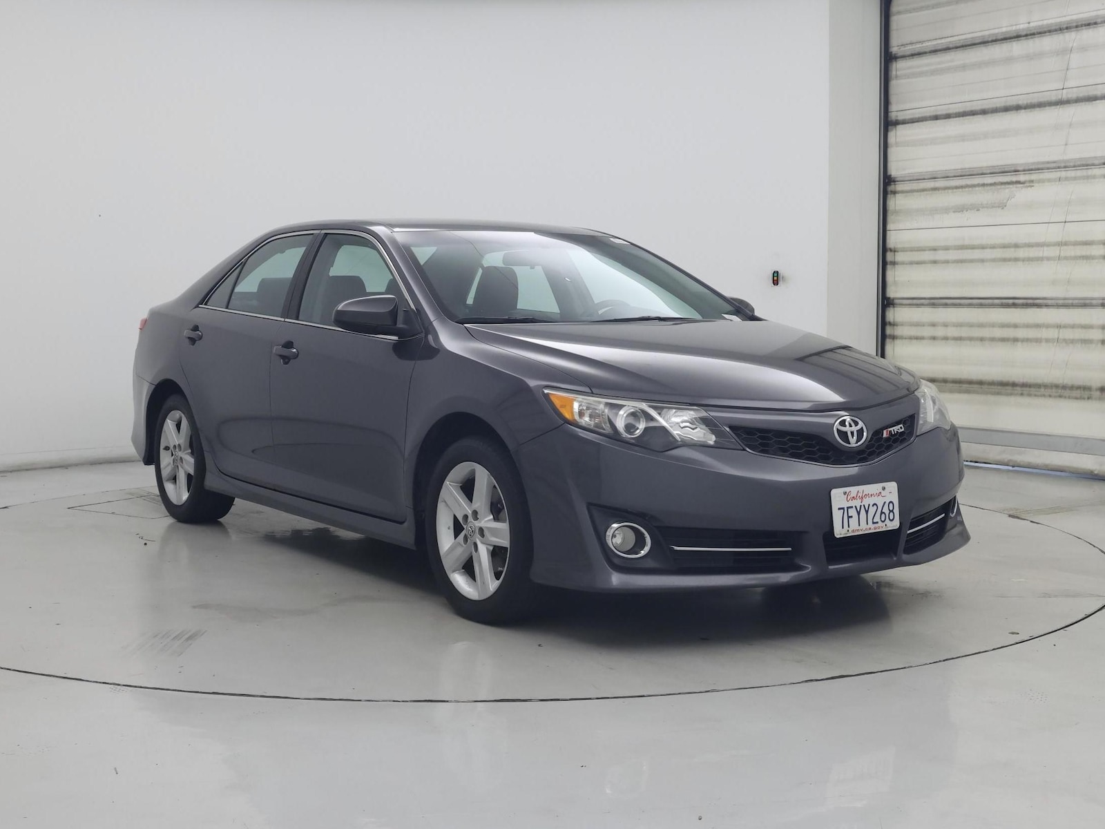 2014 Toyota Camry SE - Photo 2