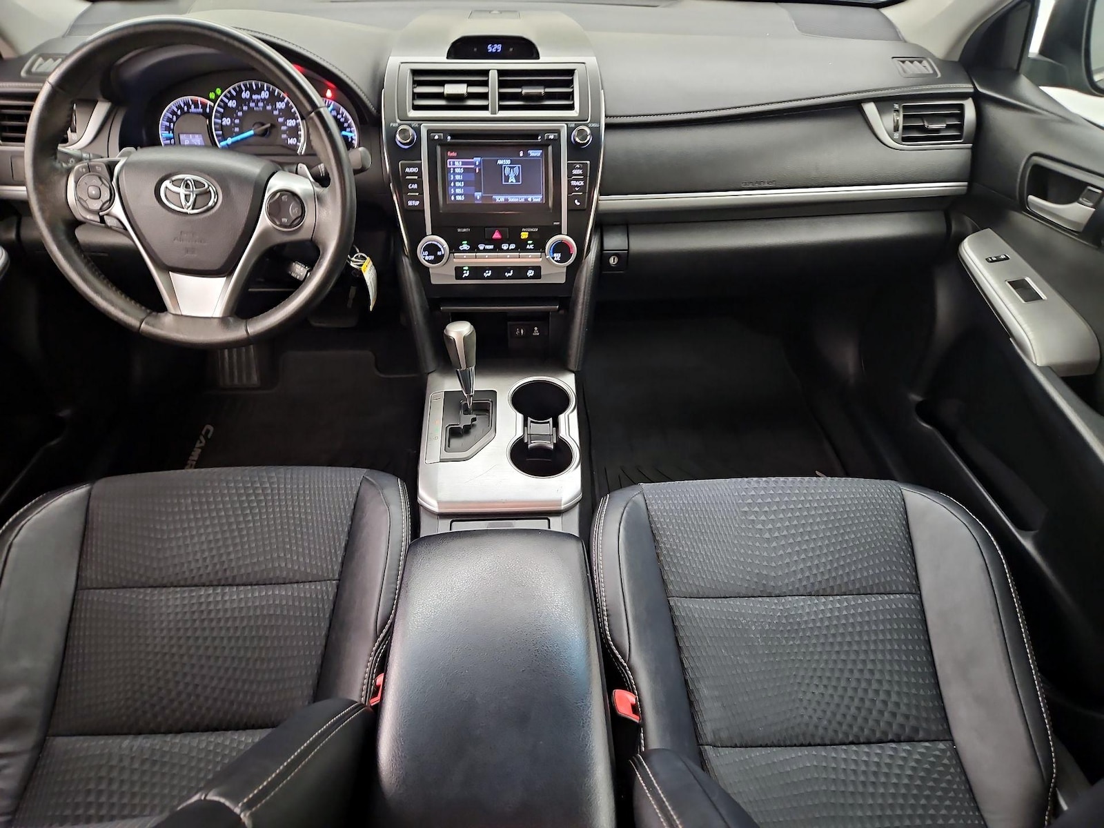 2014 Toyota Camry SE - Photo 10
