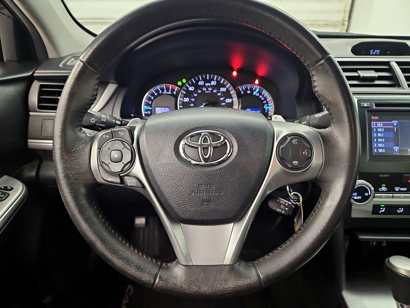 2014 Toyota Camry SE - Photo 11