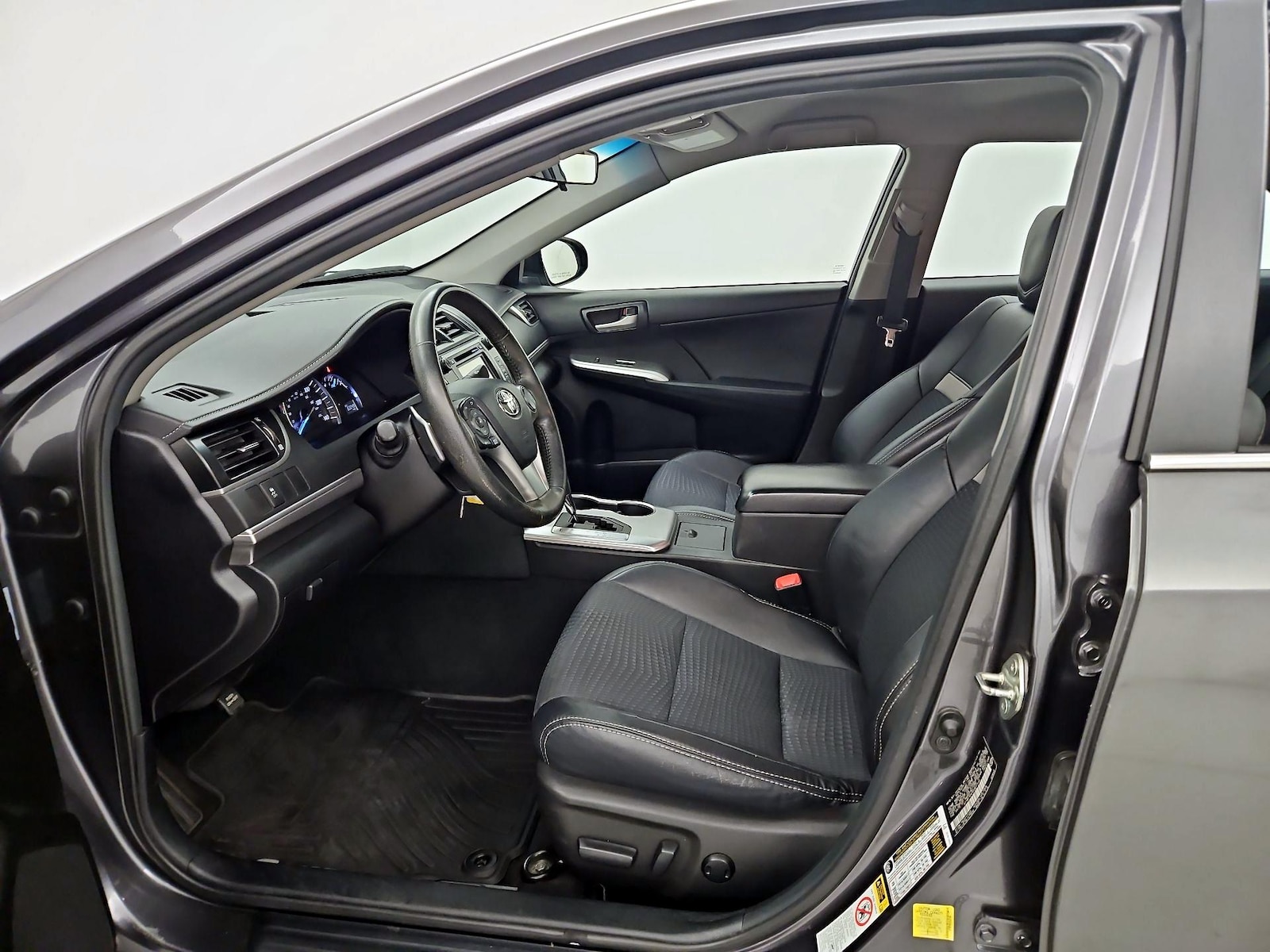 2014 Toyota Camry SE - Photo 12