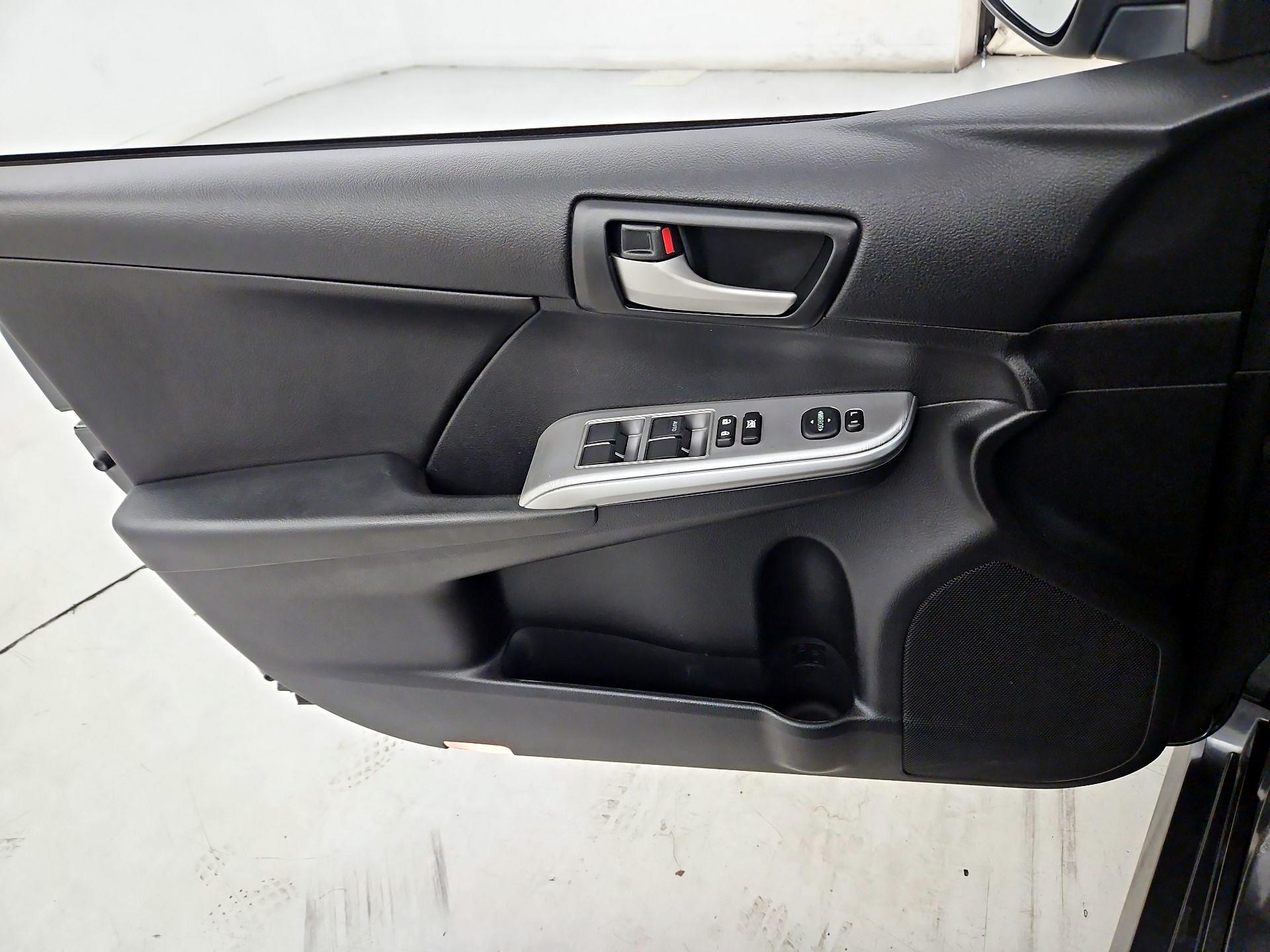 Thumbnail: 2014 Toyota Camry - 12