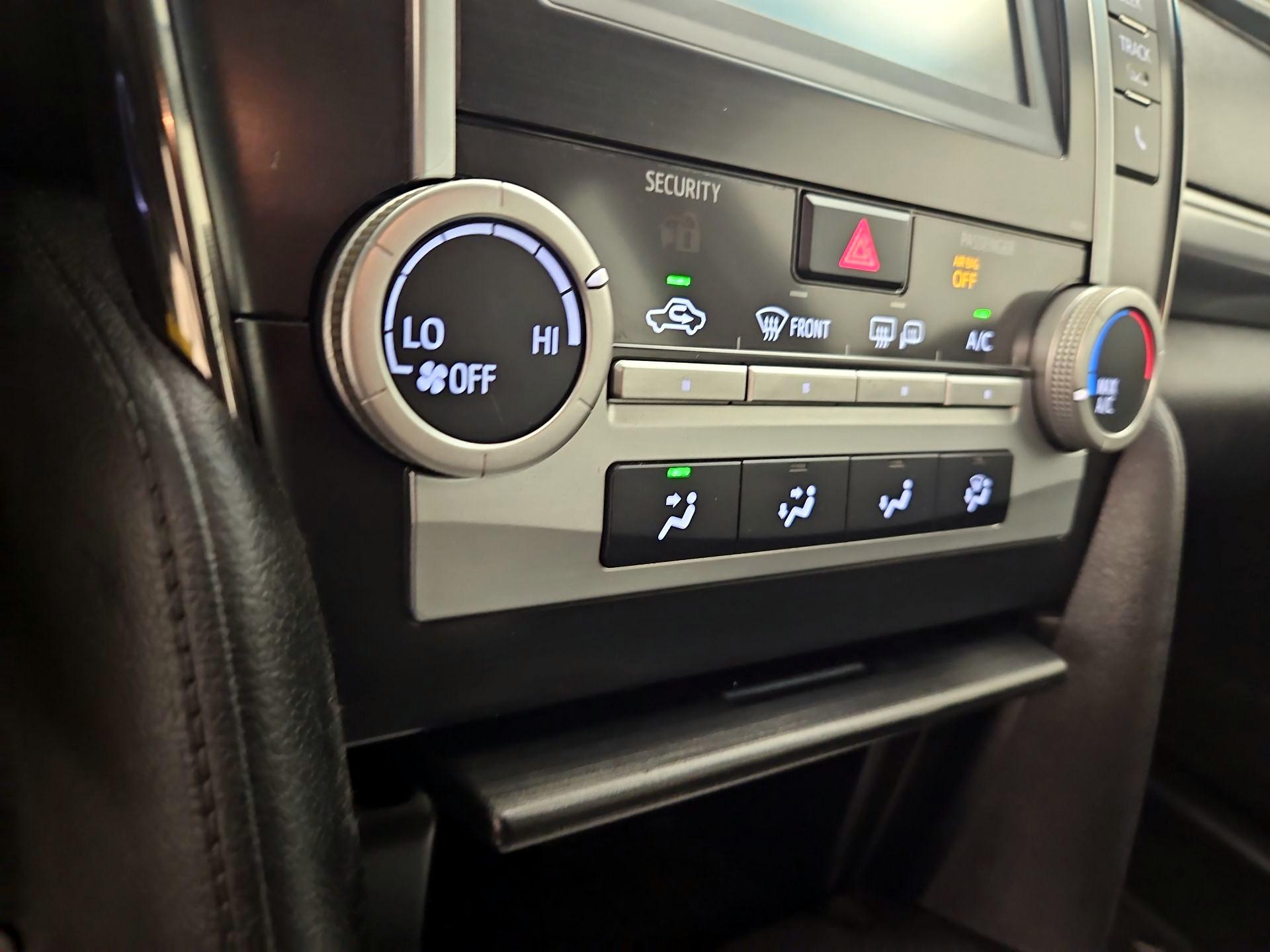Thumbnail: 2014 Toyota Camry - 16