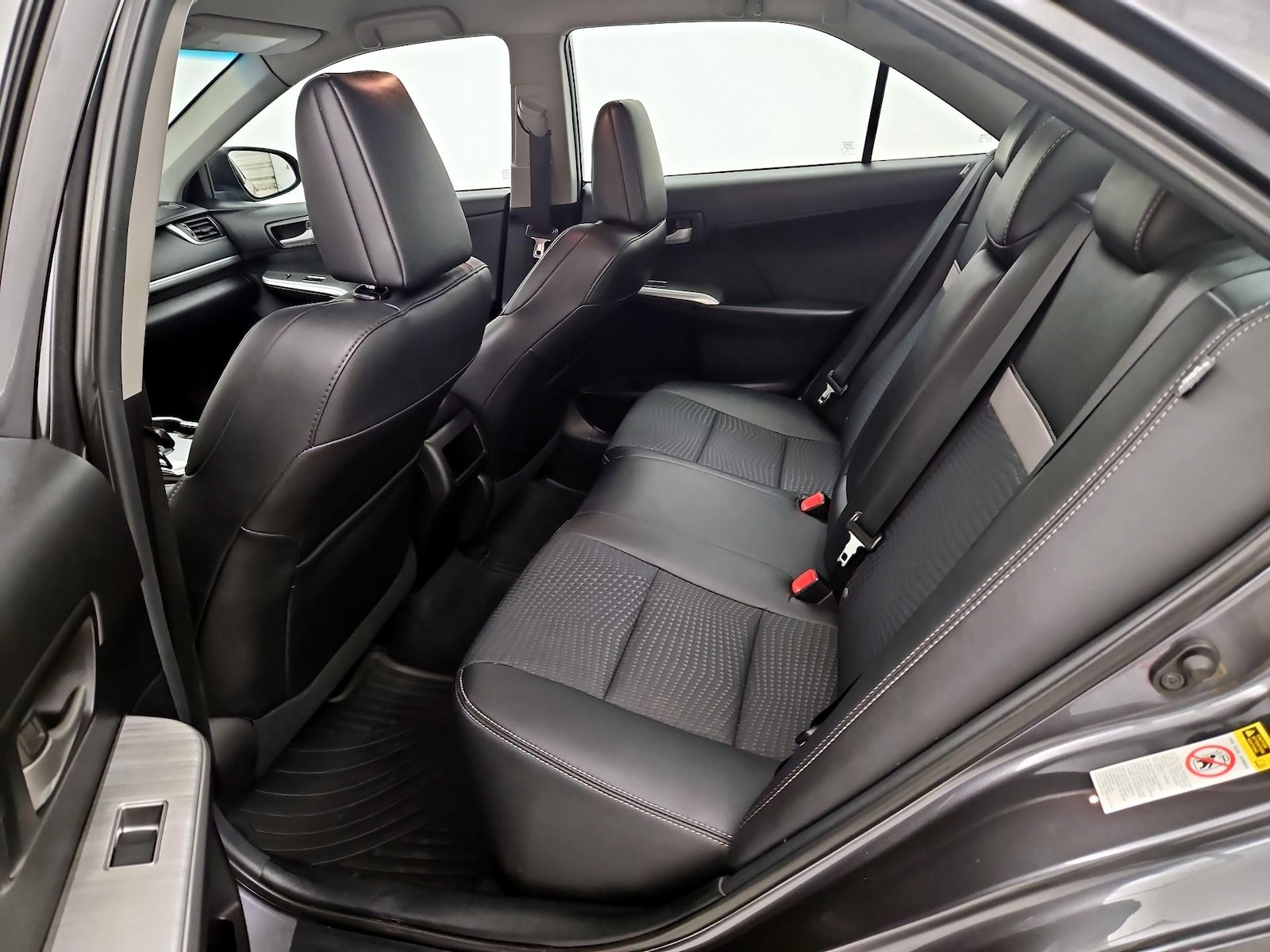 2014 Toyota Camry SE - Photo 20