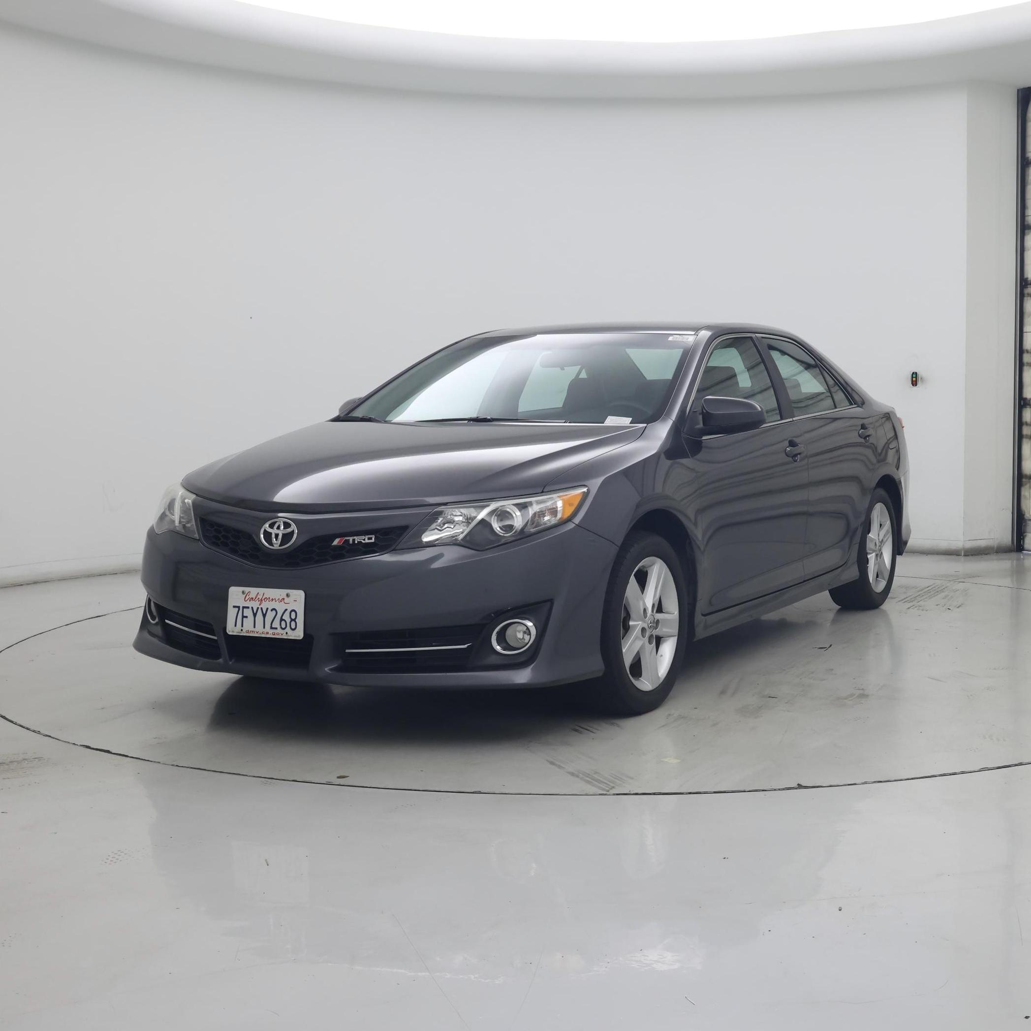 Thumbnail: 2014 Toyota Camry - 4