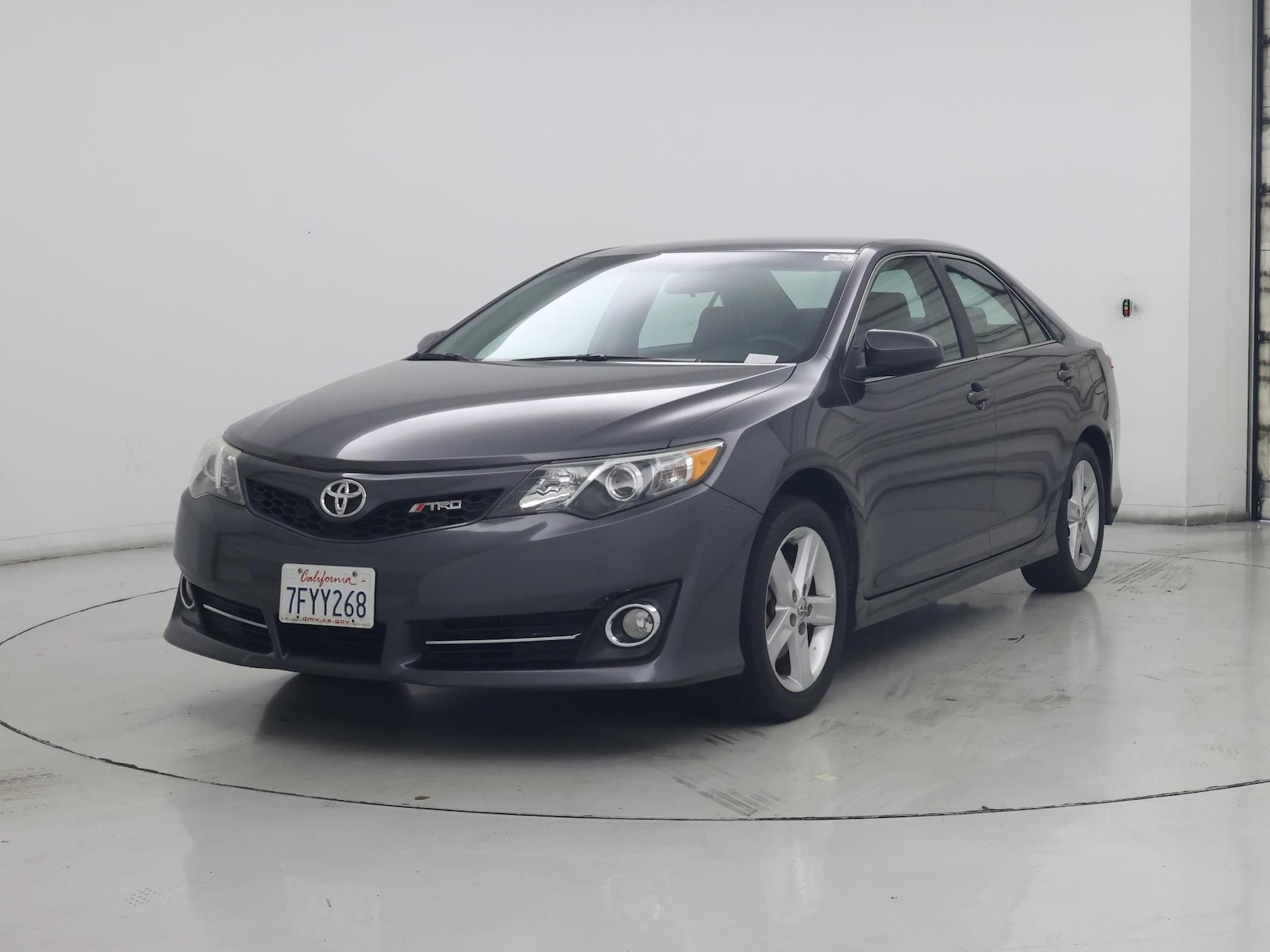 2014 Toyota Camry SE - Photo 5