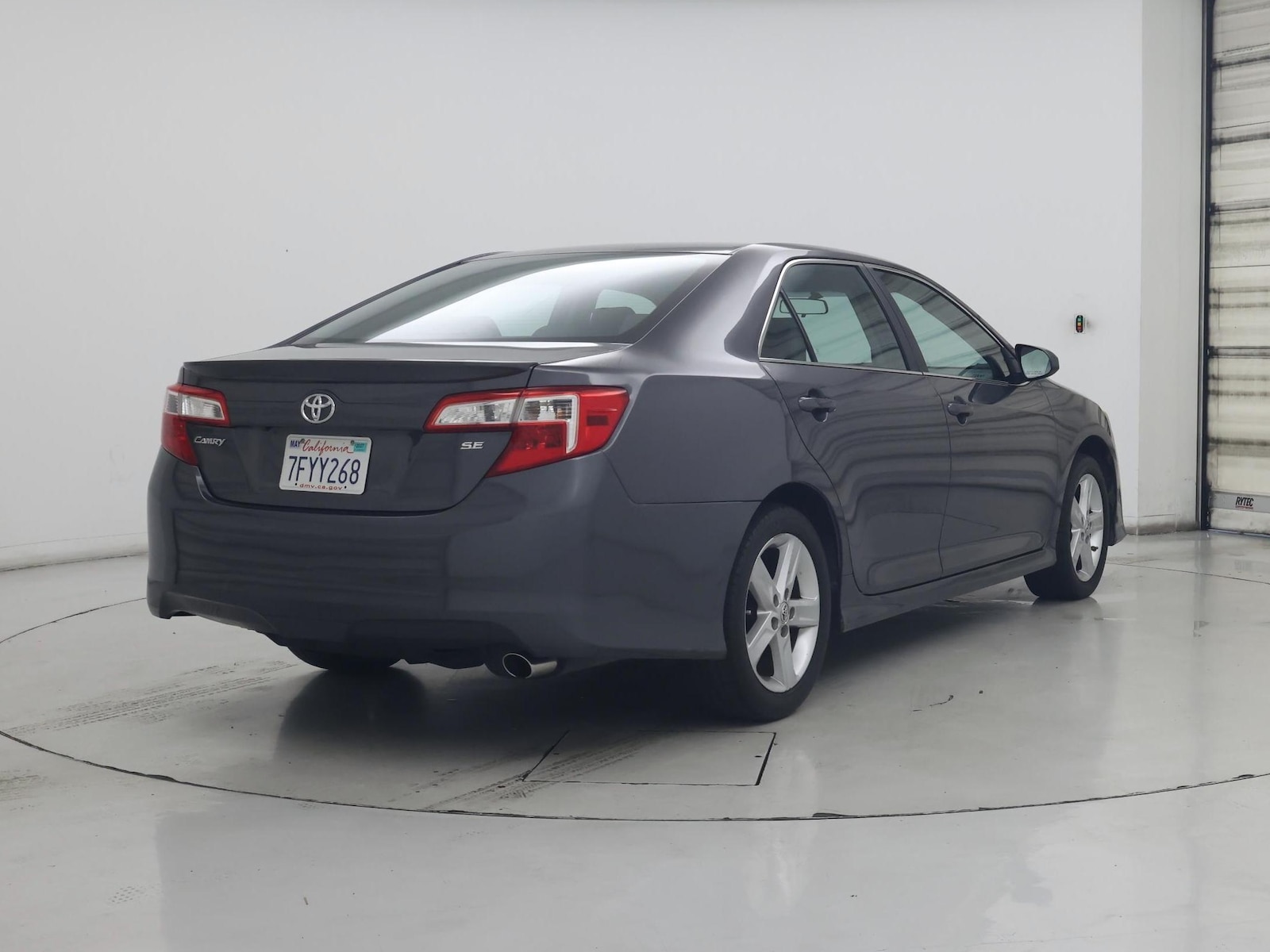 2014 Toyota Camry SE - Photo 9