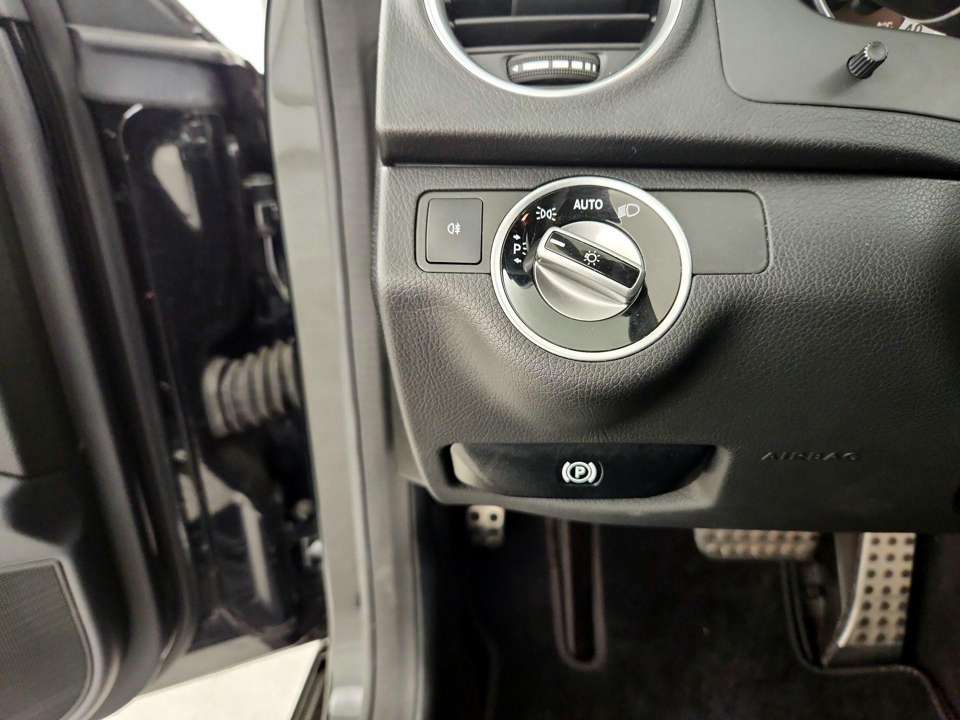 Thumbnail: 2015 Mercedes-Benz C-Class - 13