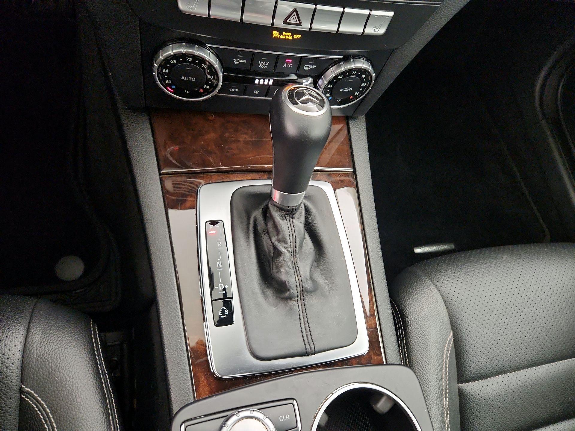 Thumbnail: 2015 Mercedes-Benz C-Class - 14