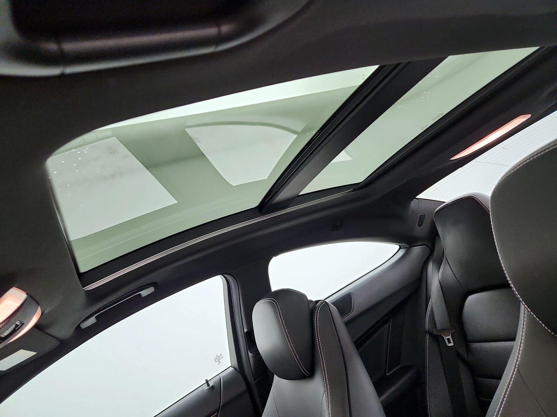 Thumbnail: 2015 Mercedes-Benz C-Class - 18