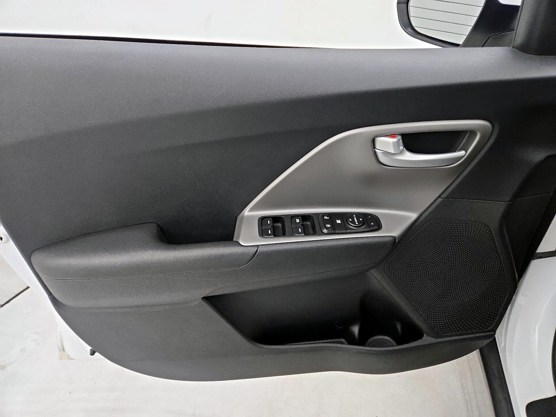 Thumbnail: 2019 Kia Niro - 12