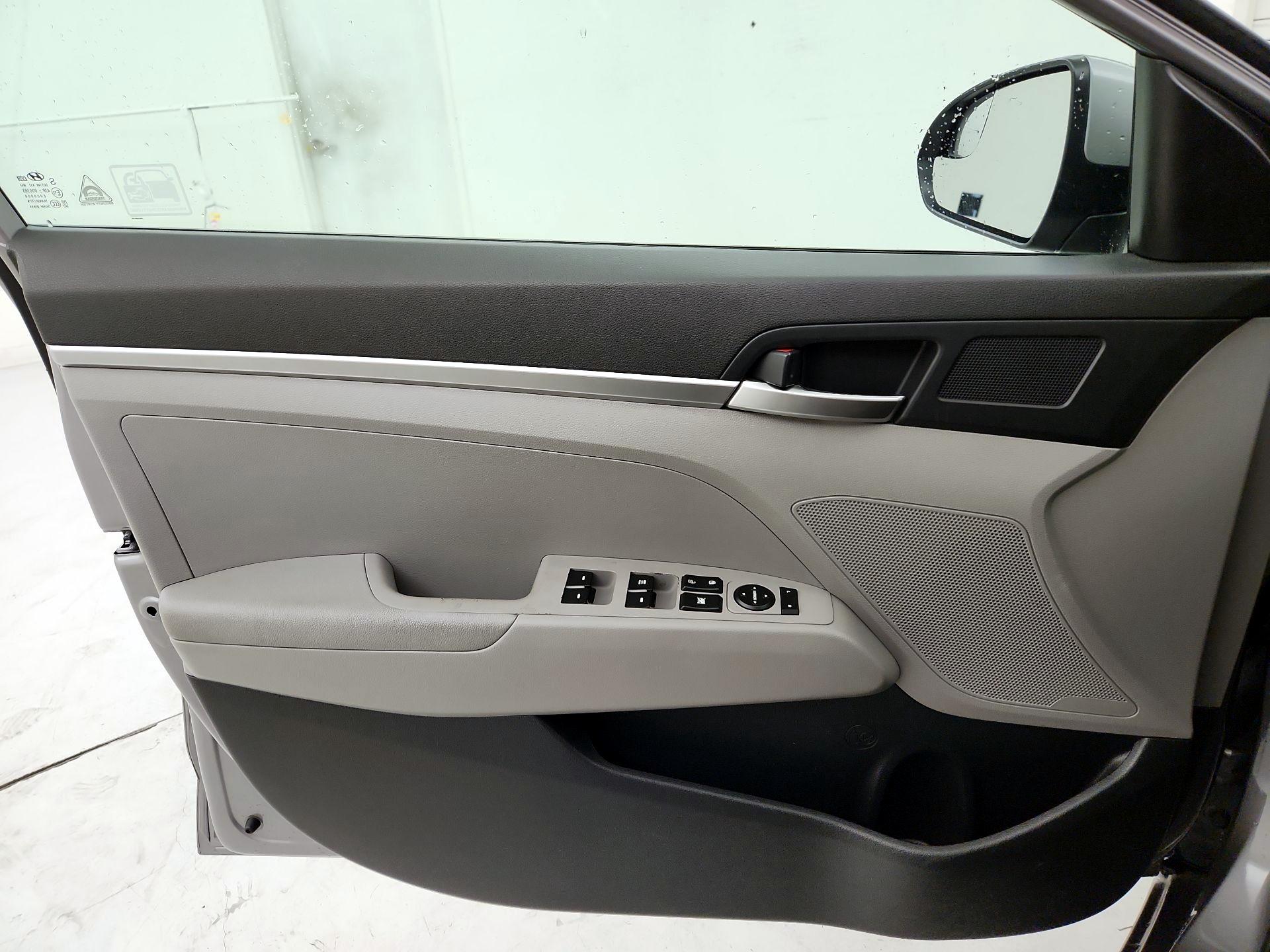 Thumbnail: 2020 Hyundai Elantra - 12