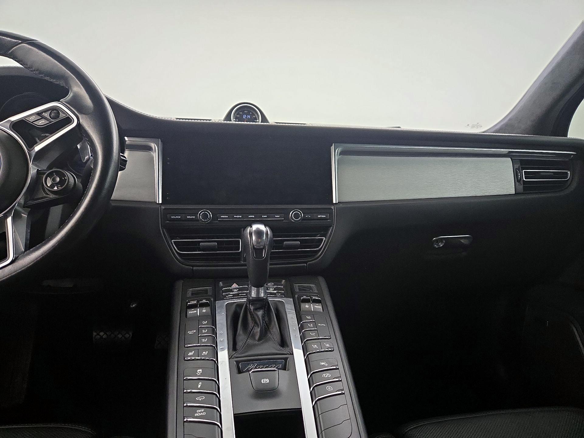 Thumbnail: 2020 Porsche Macan - 9