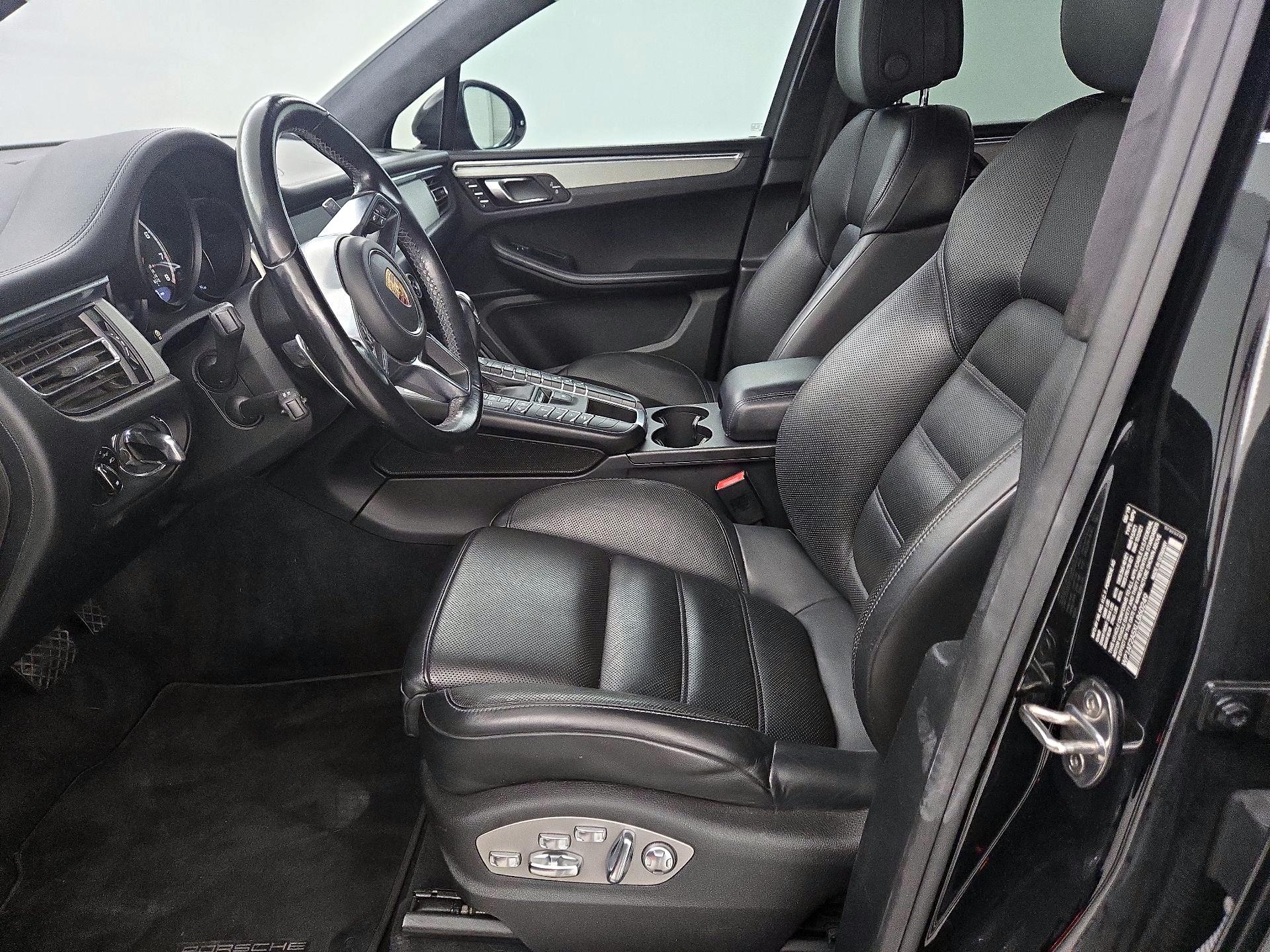 Thumbnail: 2020 Porsche Macan - 11