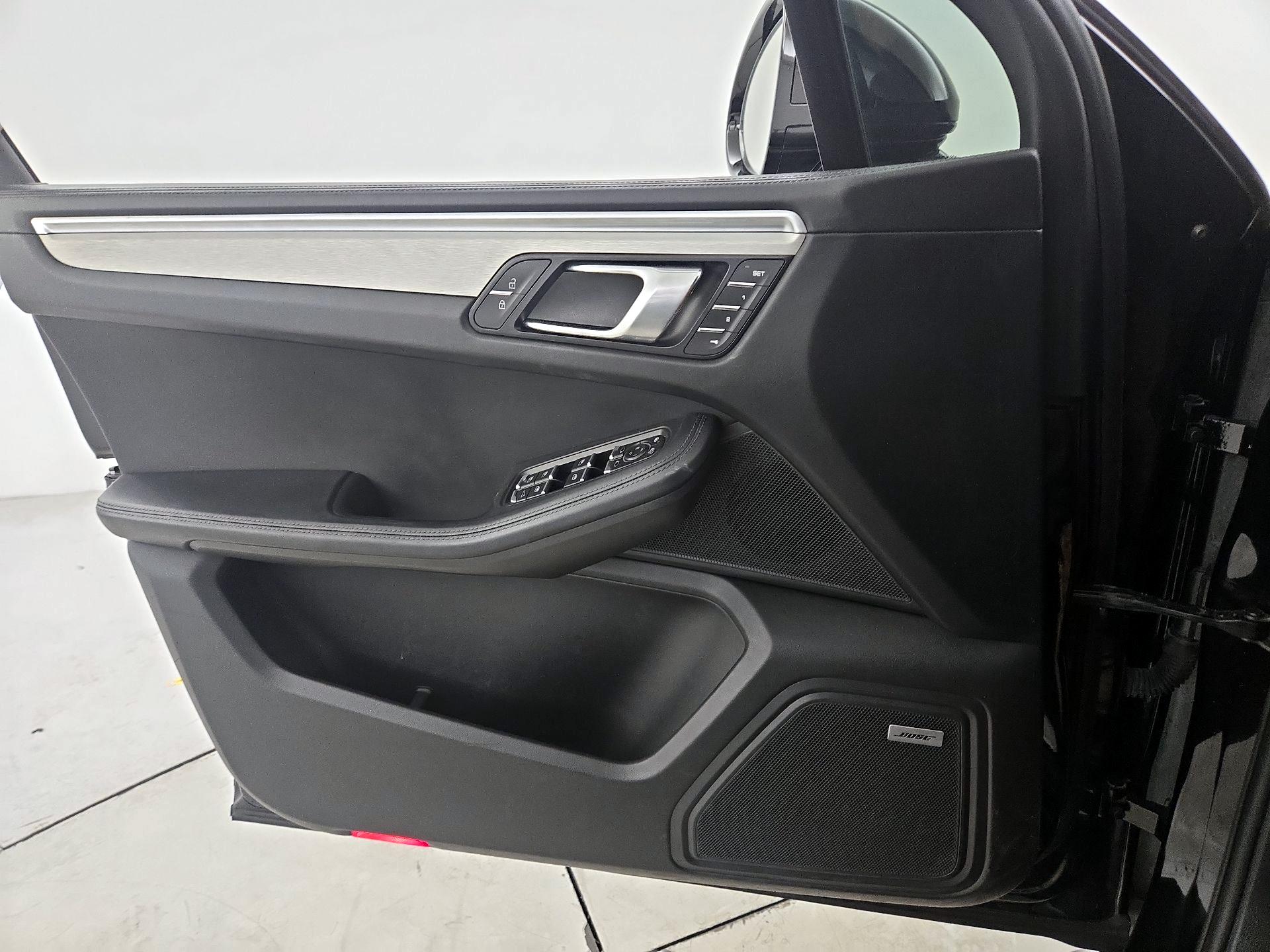 Thumbnail: 2020 Porsche Macan - 12