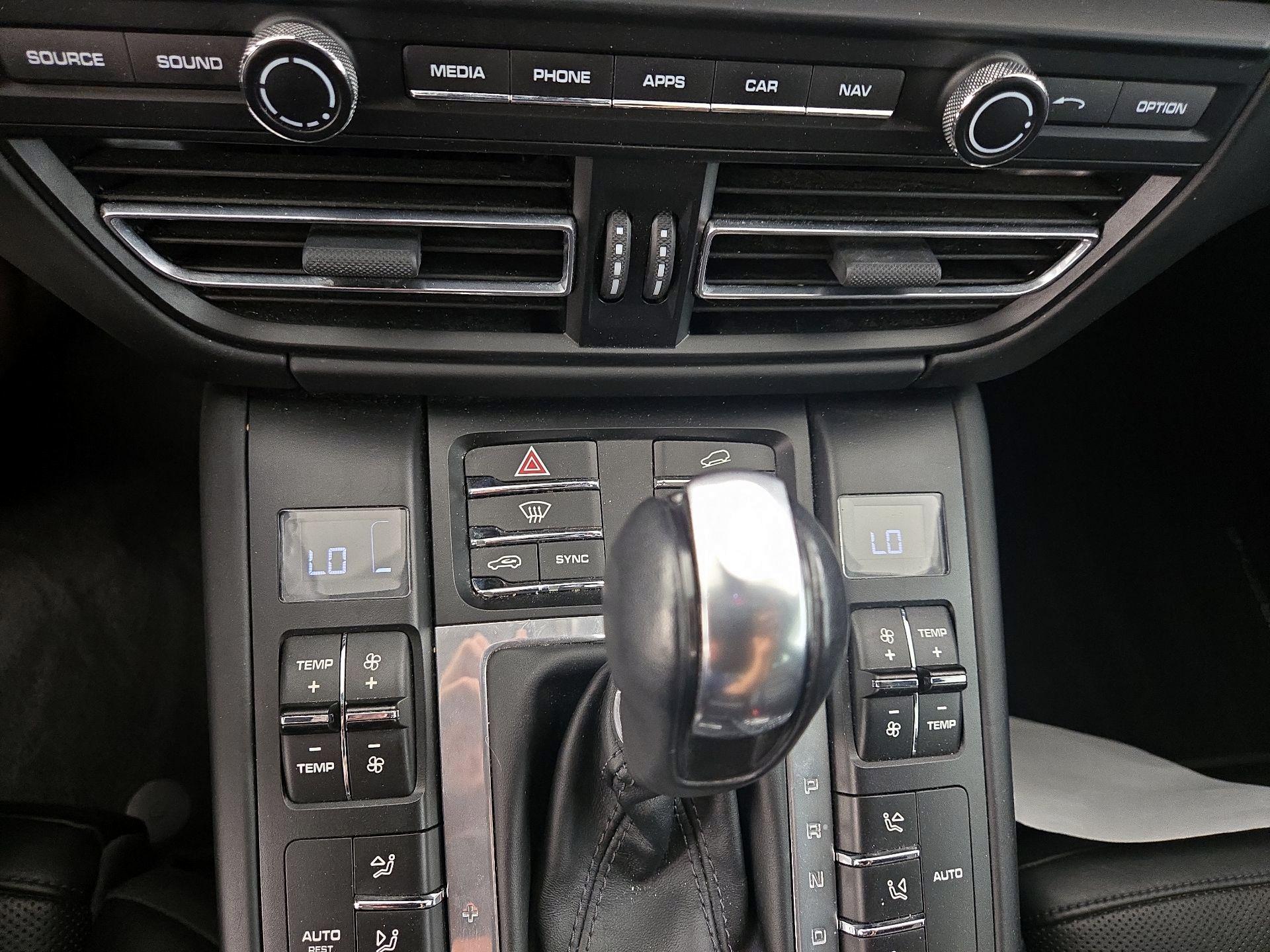 Thumbnail: 2020 Porsche Macan - 17